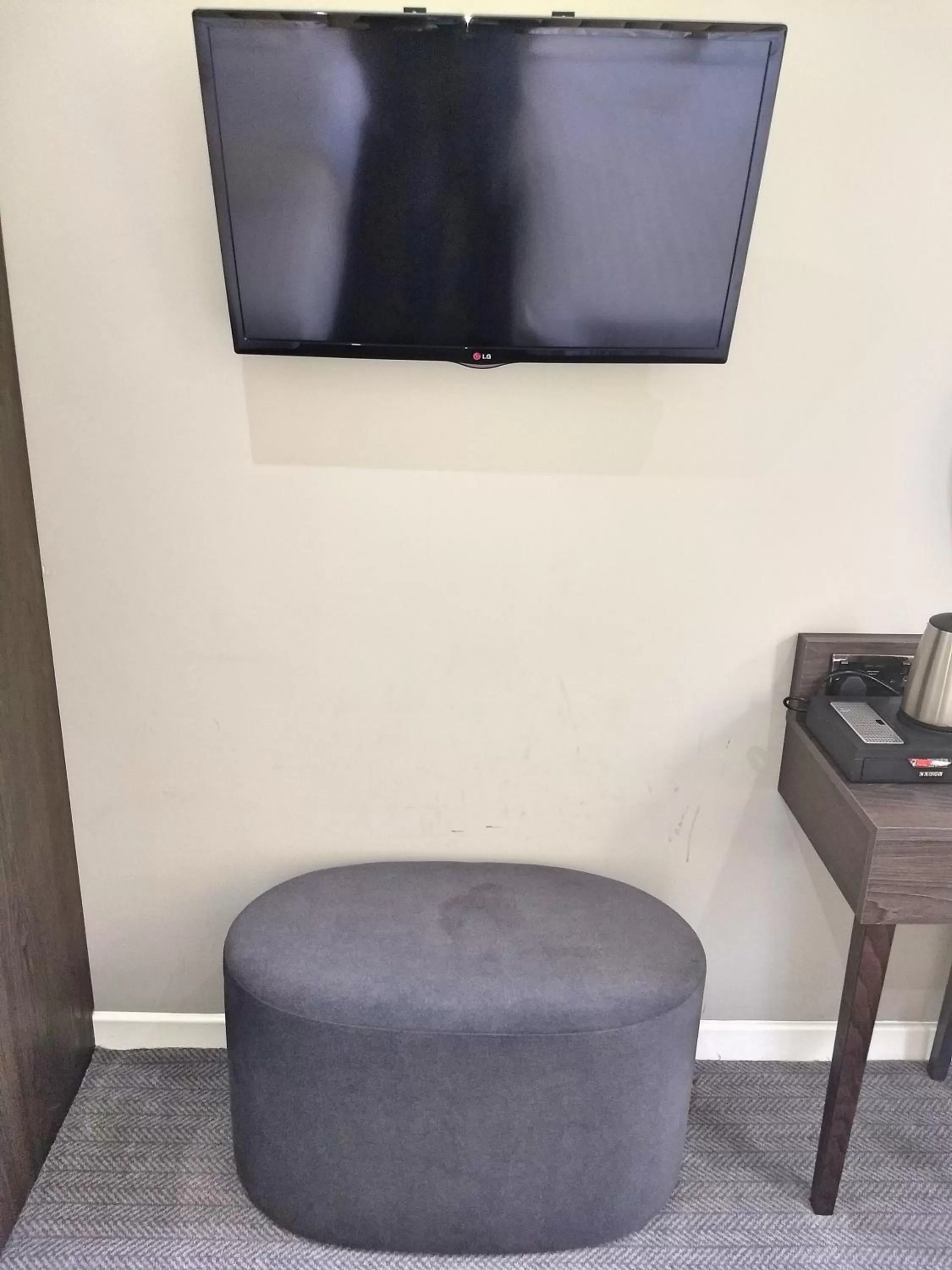 TV and multimedia in Garden Court Hotel