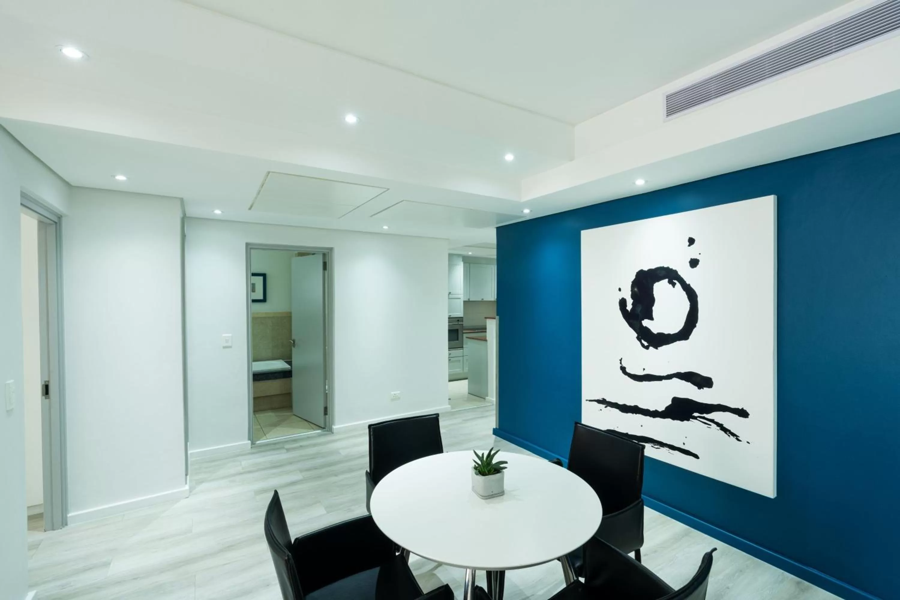 Photo of the whole room in Protea Hotel by Marriott Cape Town North Wharf