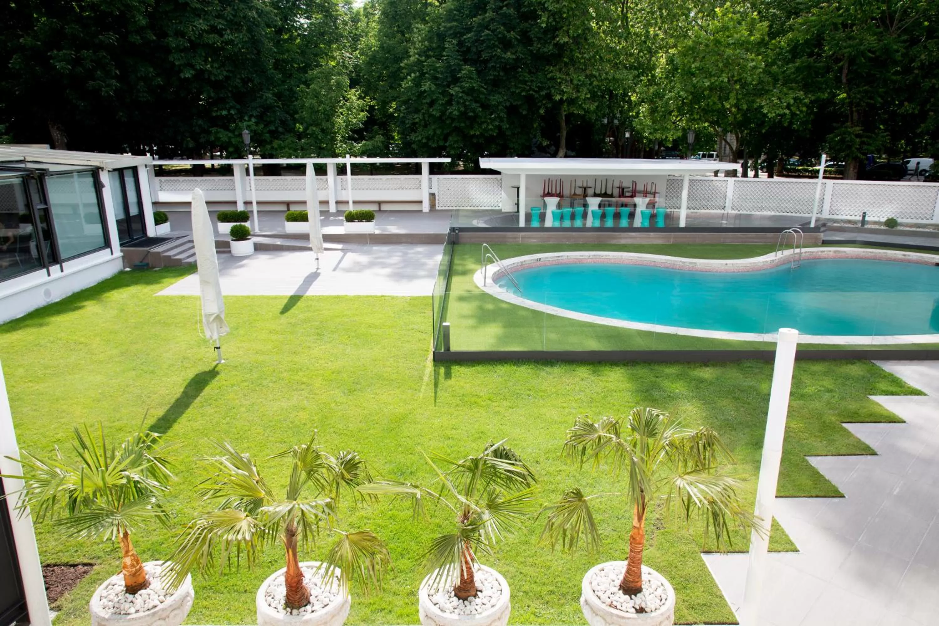 Swimming pool in Hotel Tres Reyes Pamplona