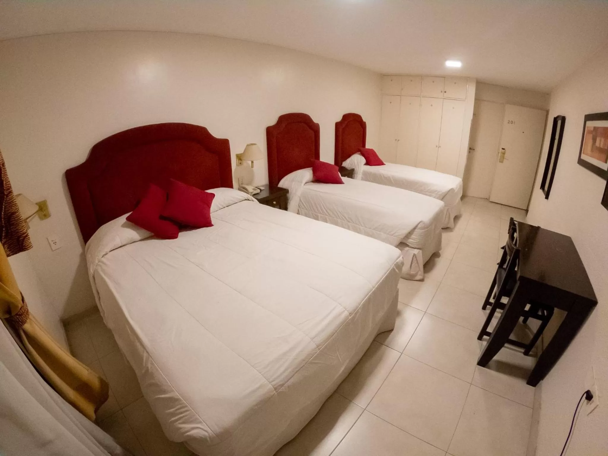 Bedroom, Bed in Hotel Metropol