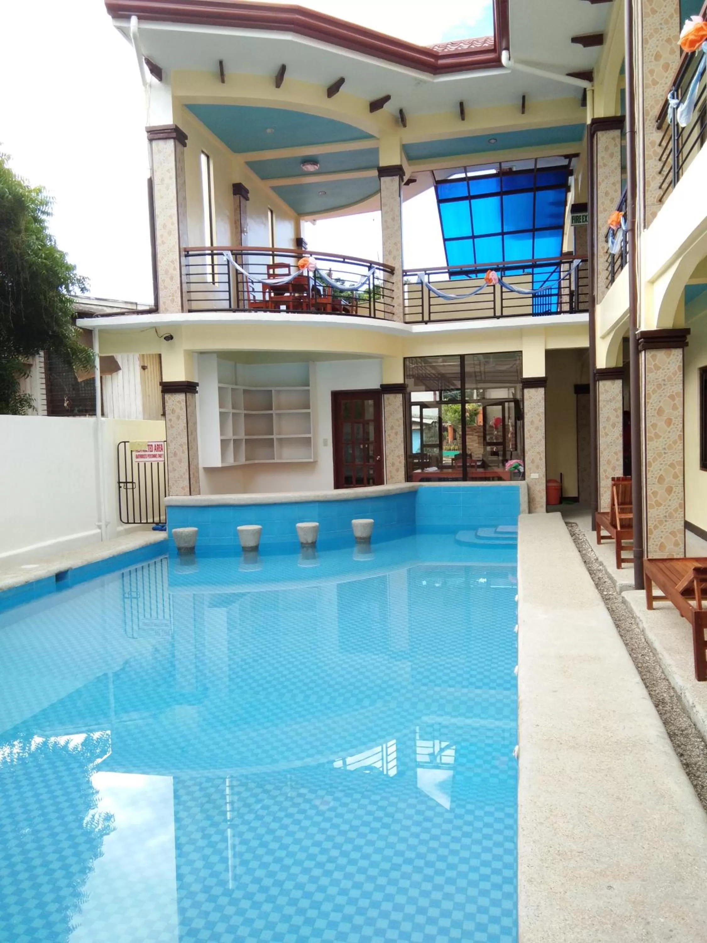 Swimming pool in Mariner's Pension House