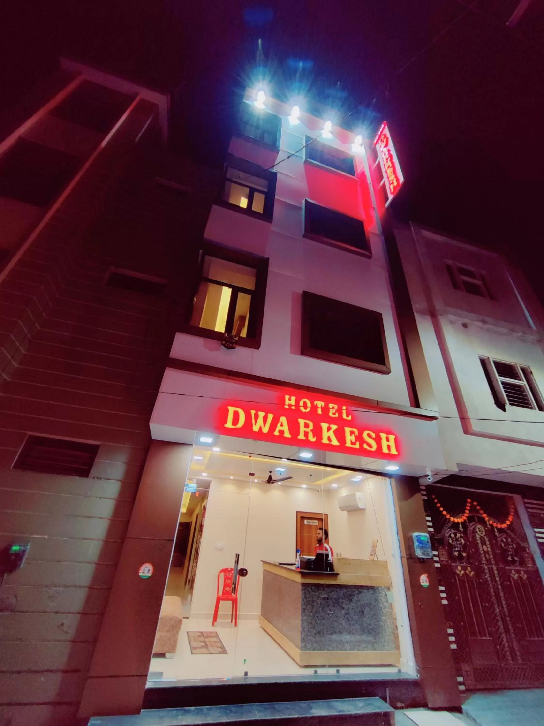 Property building in Perfectstayz Value Dwarkesh - Hotel Near Haridwar Railway station