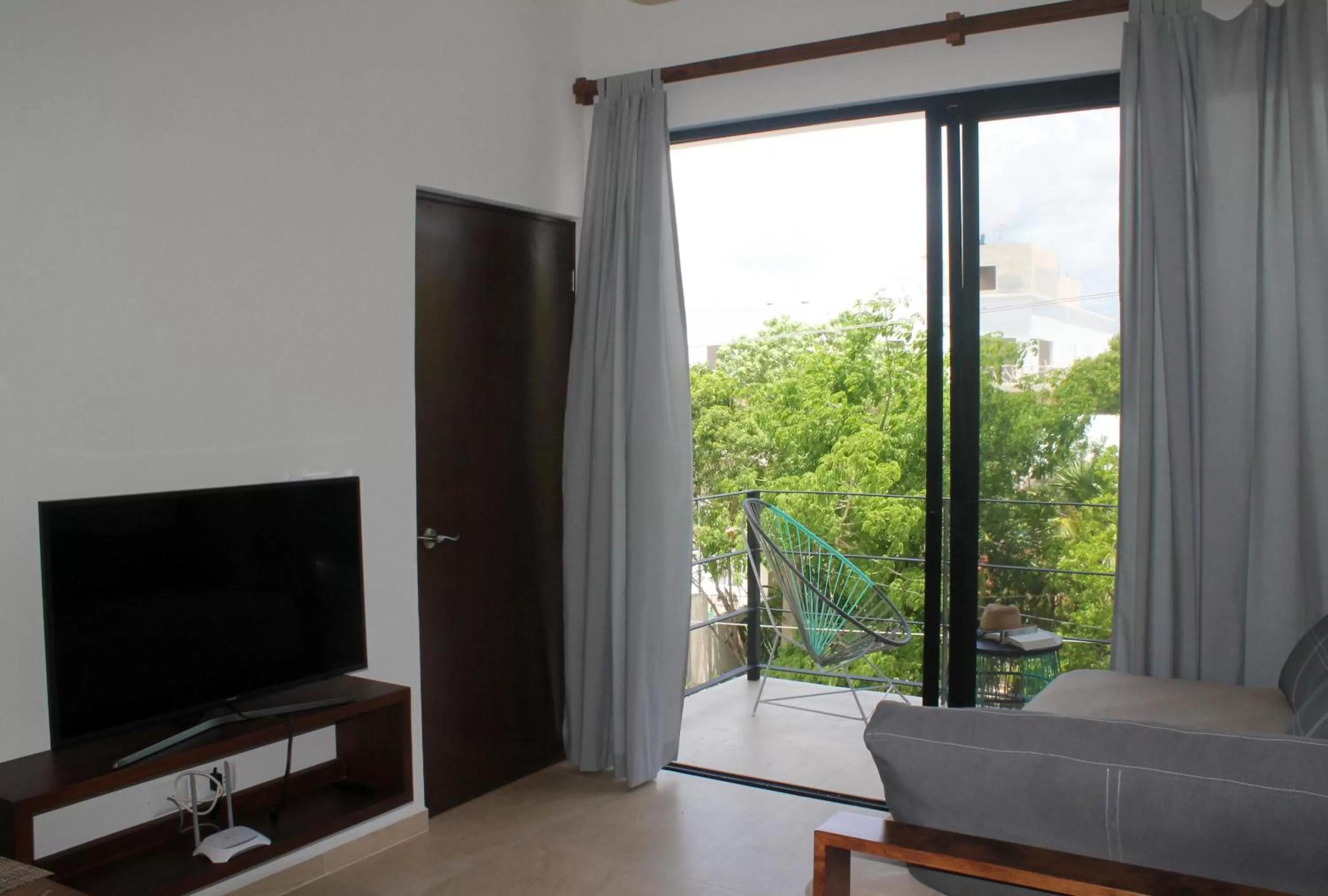 Living room, TV/Entertainment Center in Yaax Kiin Tulum