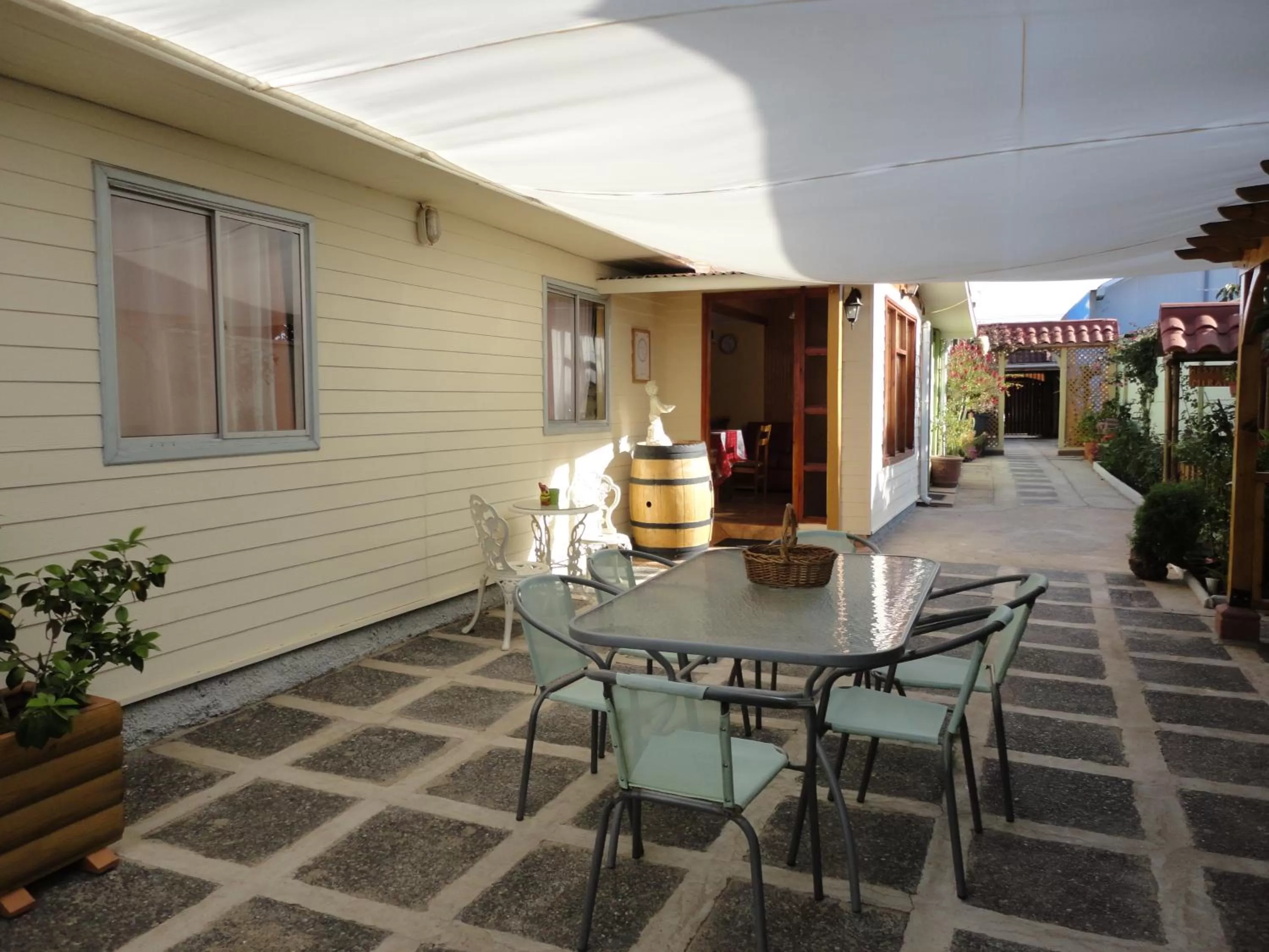 Restaurant/places to eat in Hostal Miramar