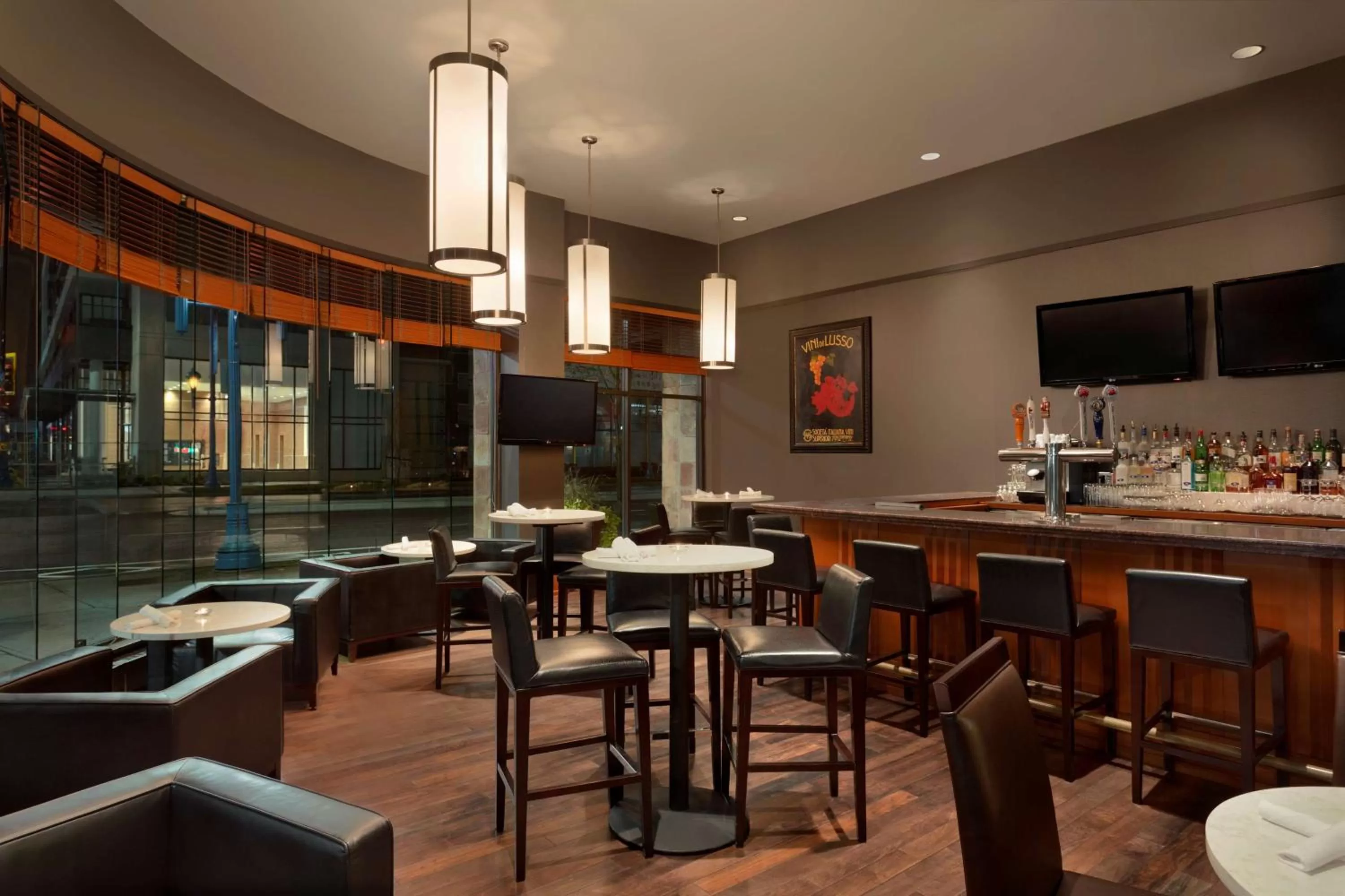 Lounge or bar in Hilton Vancouver Airport