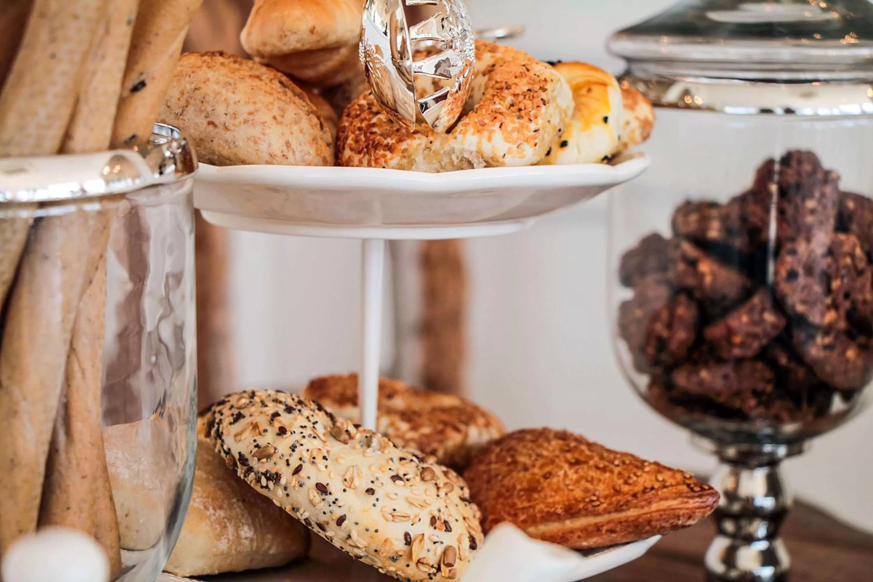 Restaurant/places to eat in Ena Boutique Hotel & Residences