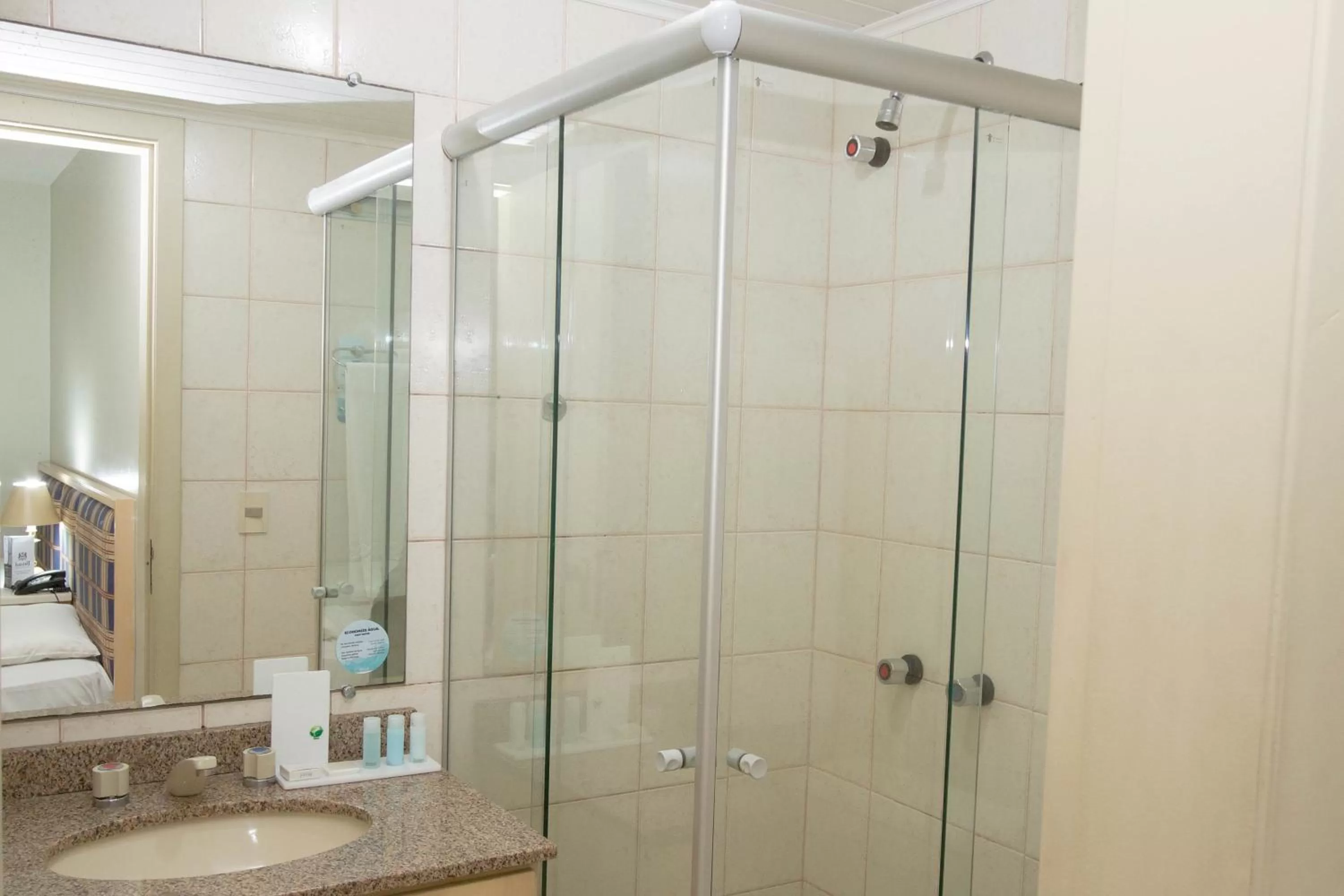 Bathroom in Bristol Upper Curitiba Alto da XV