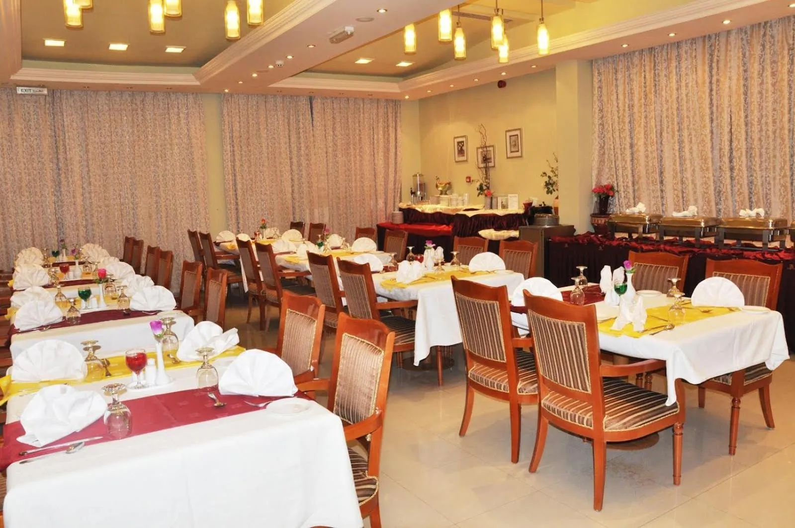 Restaurant/places to eat in Safeer Plaza Hotel