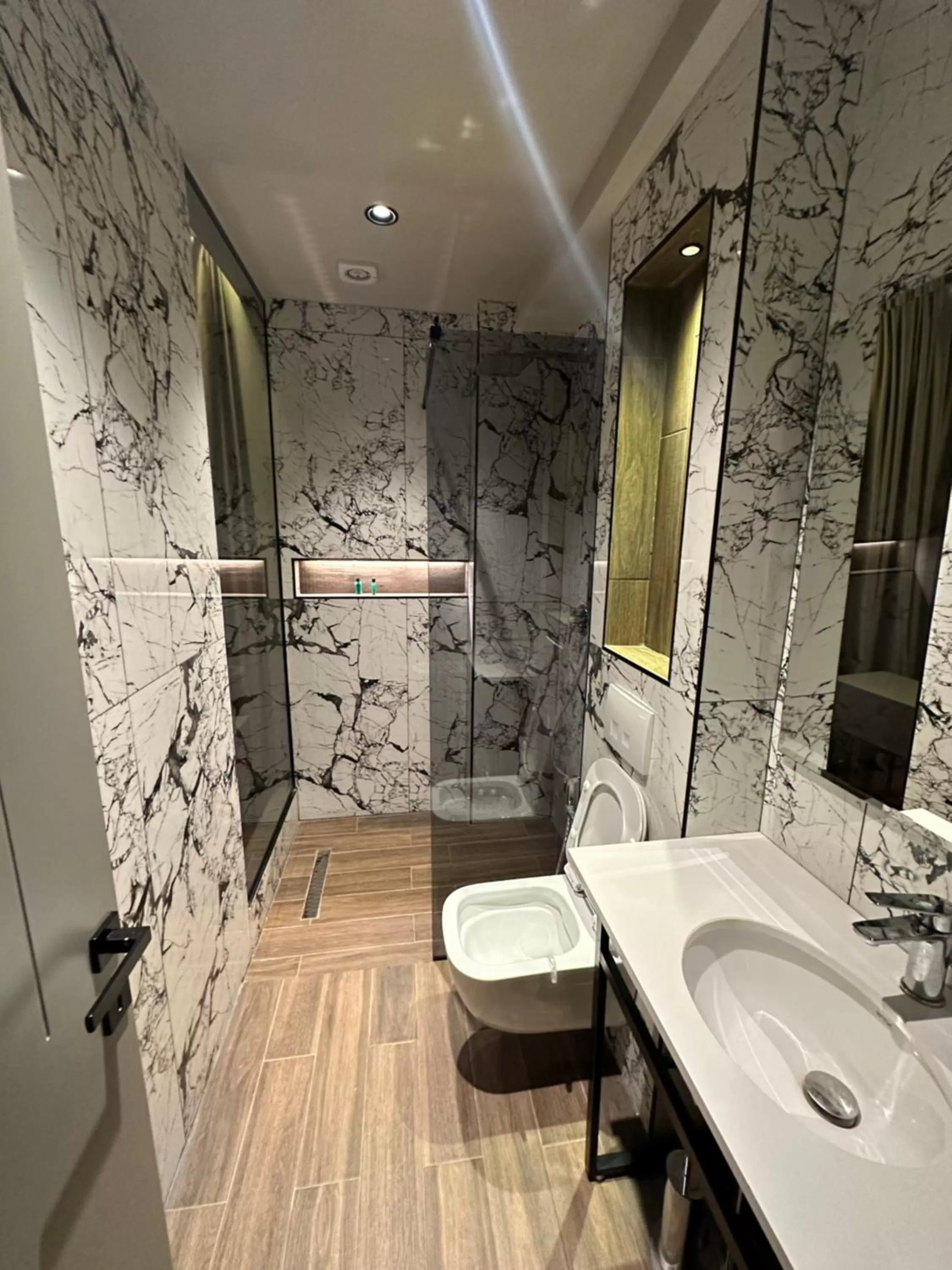 Shower in Hotel Gjallica