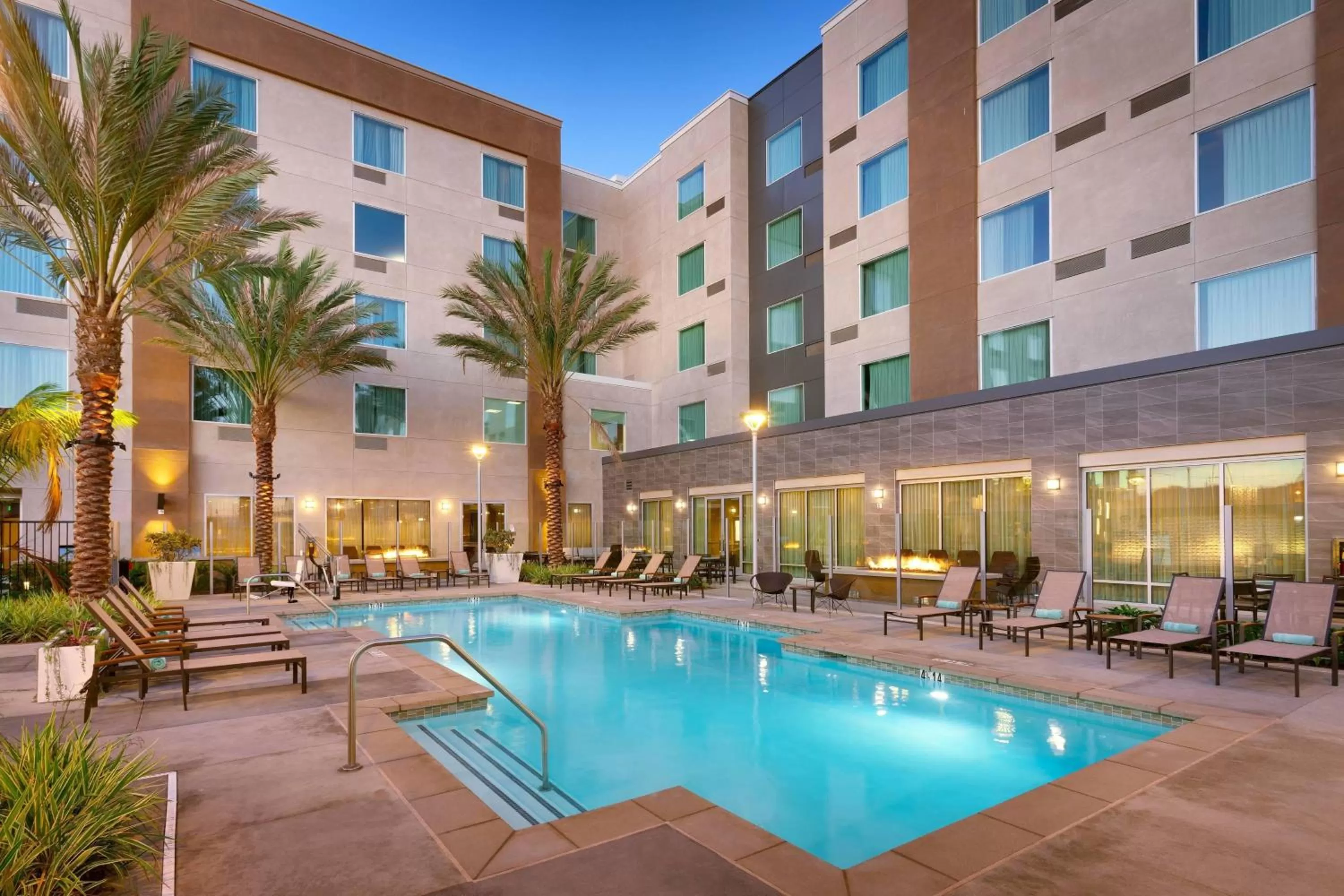 Swimming pool in TownePlace Suites by Marriott Los Angeles LAX/Hawthorne