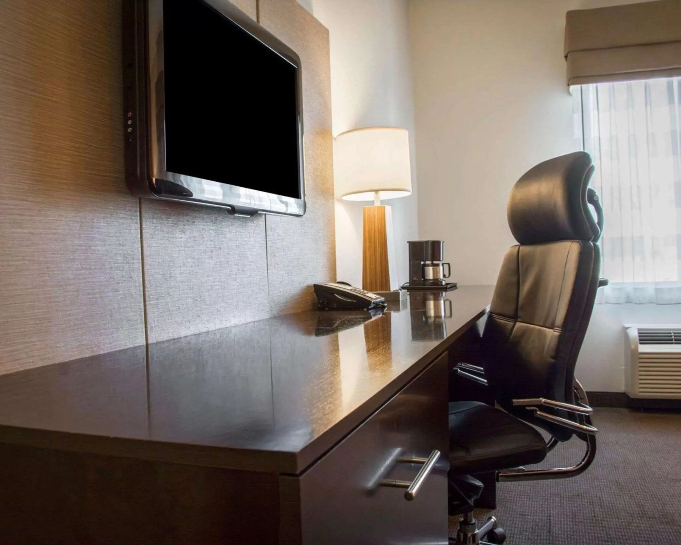 King Suite - Accessible/Non-Smoking in Sleep Inn & Suites Shreveport near Medical Center King Suite - Accessible/Non-Smoking in Sleep Inn & Suites Shreveport near Medical Center