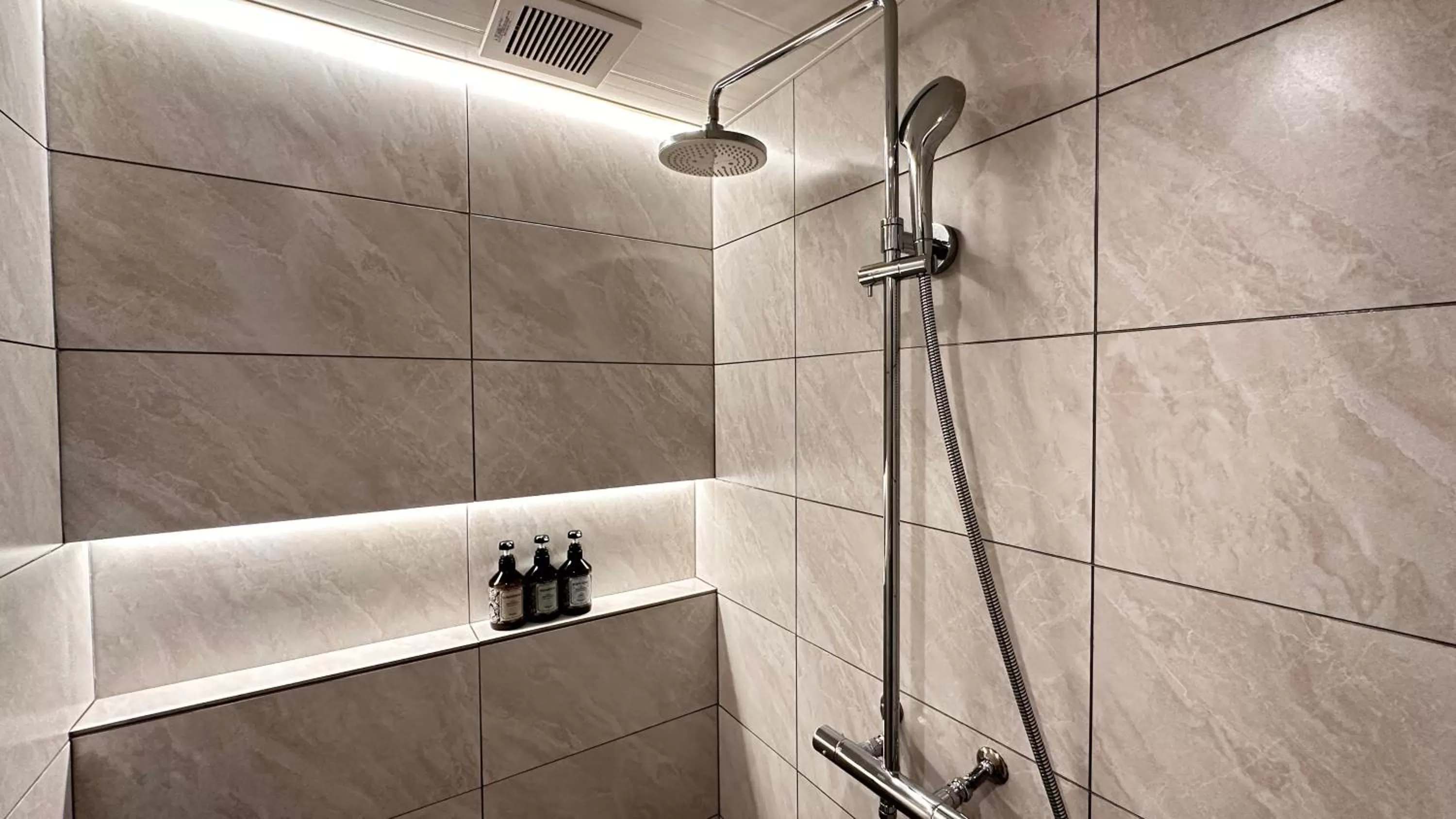 Shower in Sakura Bella Ikebukuro