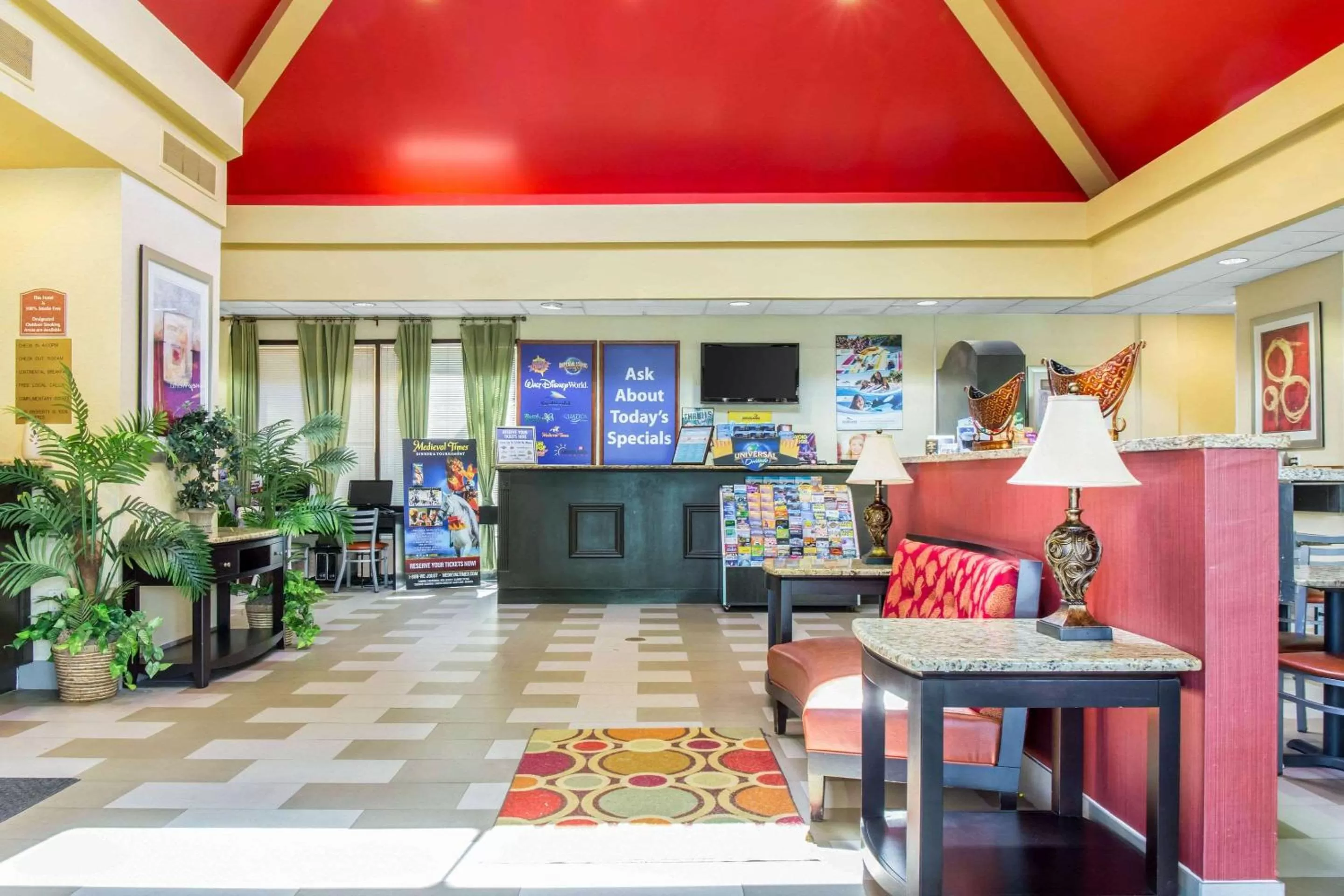 Lobby or reception in Mi Casa Hotel