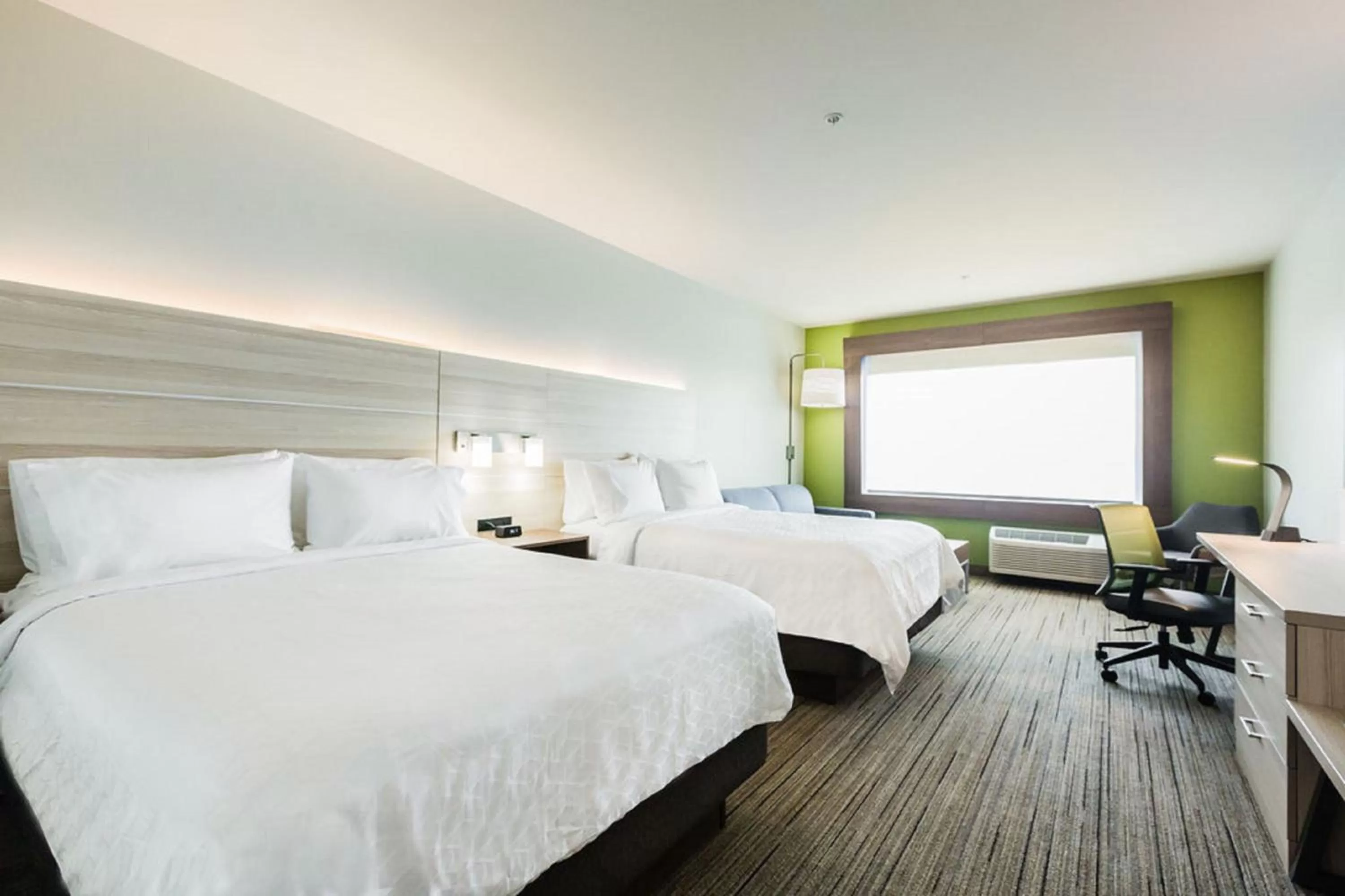 Photo of the whole room, Bed in Holiday Inn Express & Suites Edmonton N - St Albert by IHG