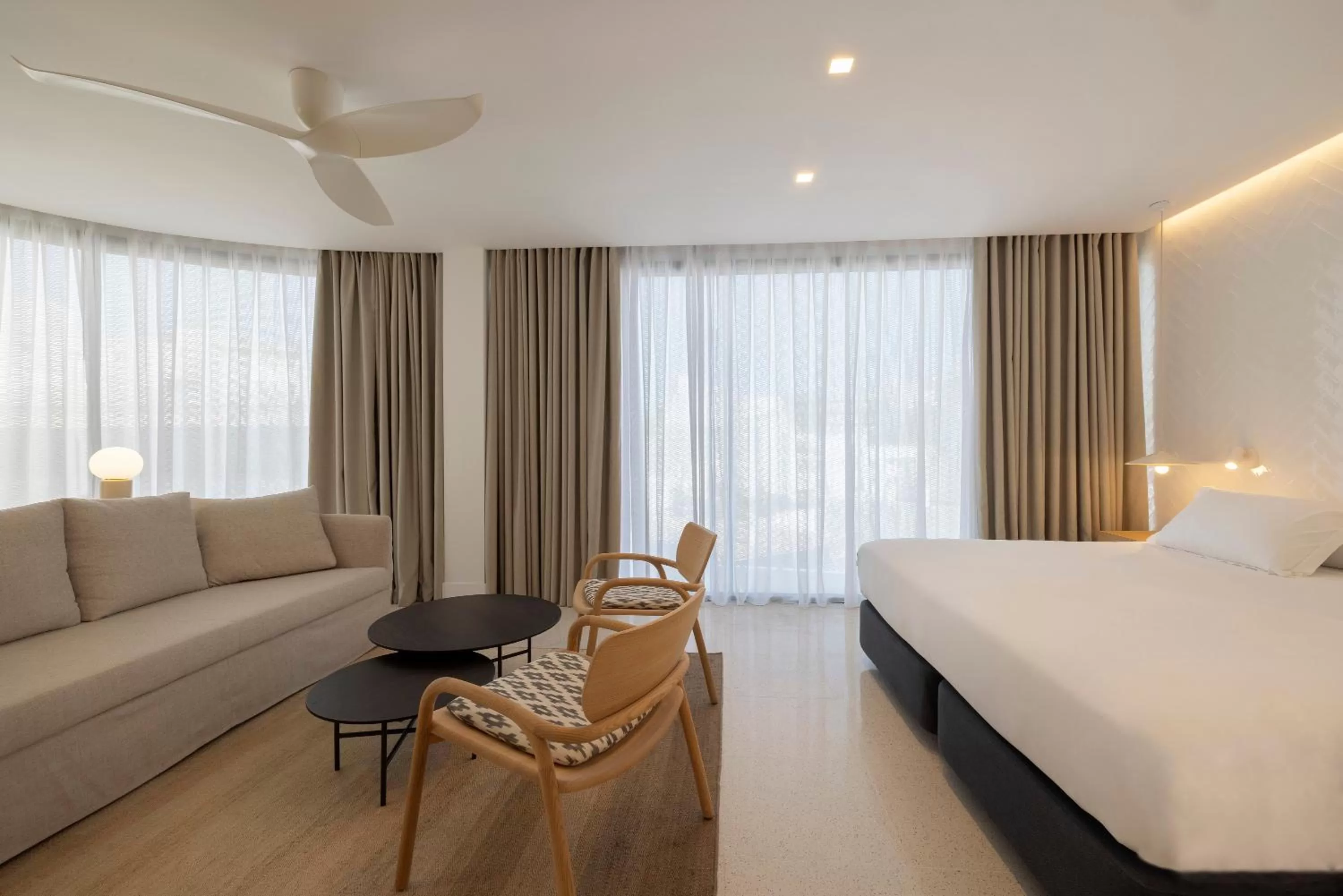 Seating area, Bed in HM Palma Blanc