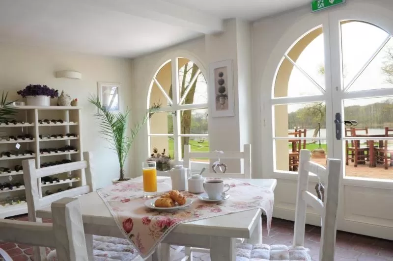 Restaurant/places to eat in Olandia