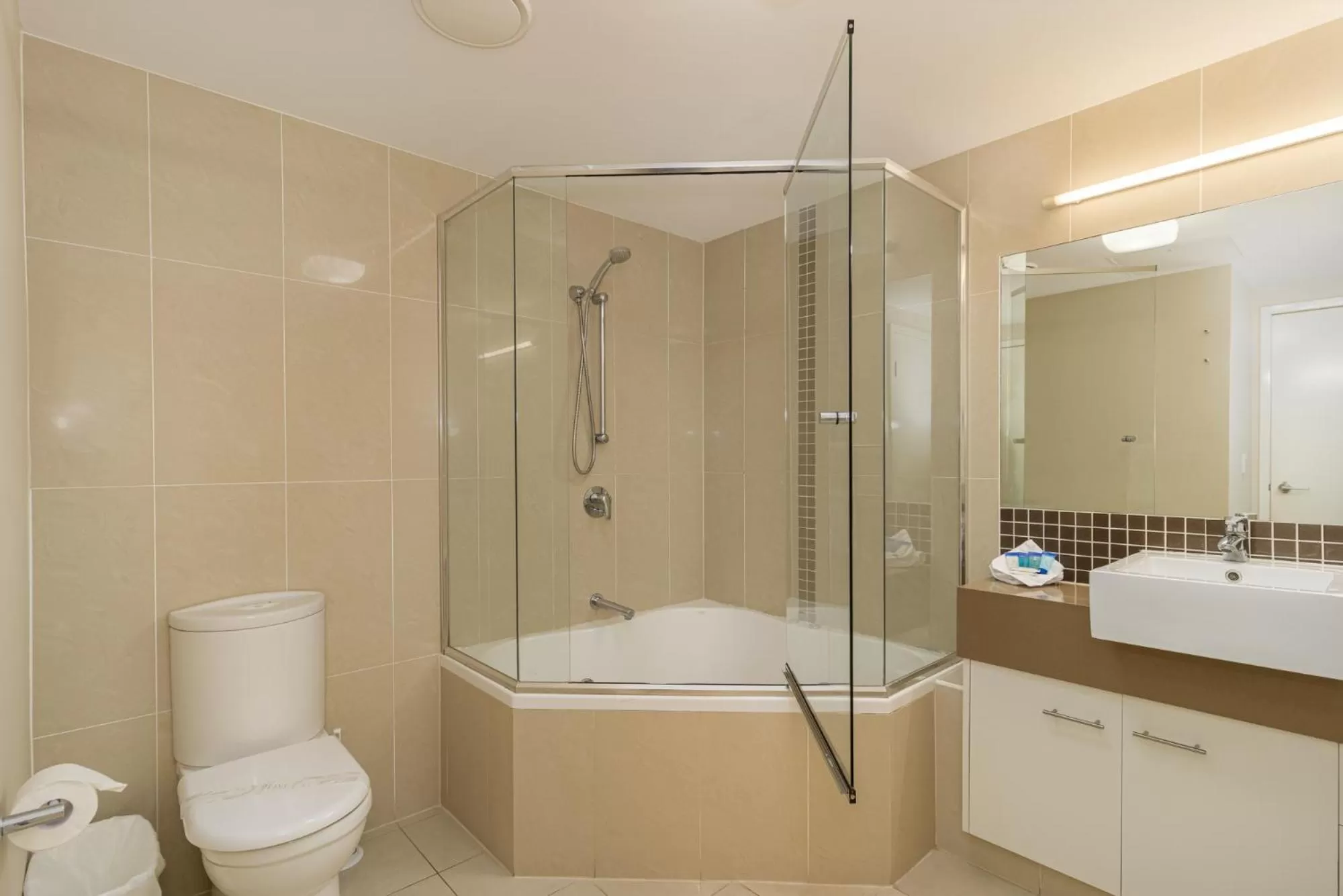 Bathroom in Eden by the Bay