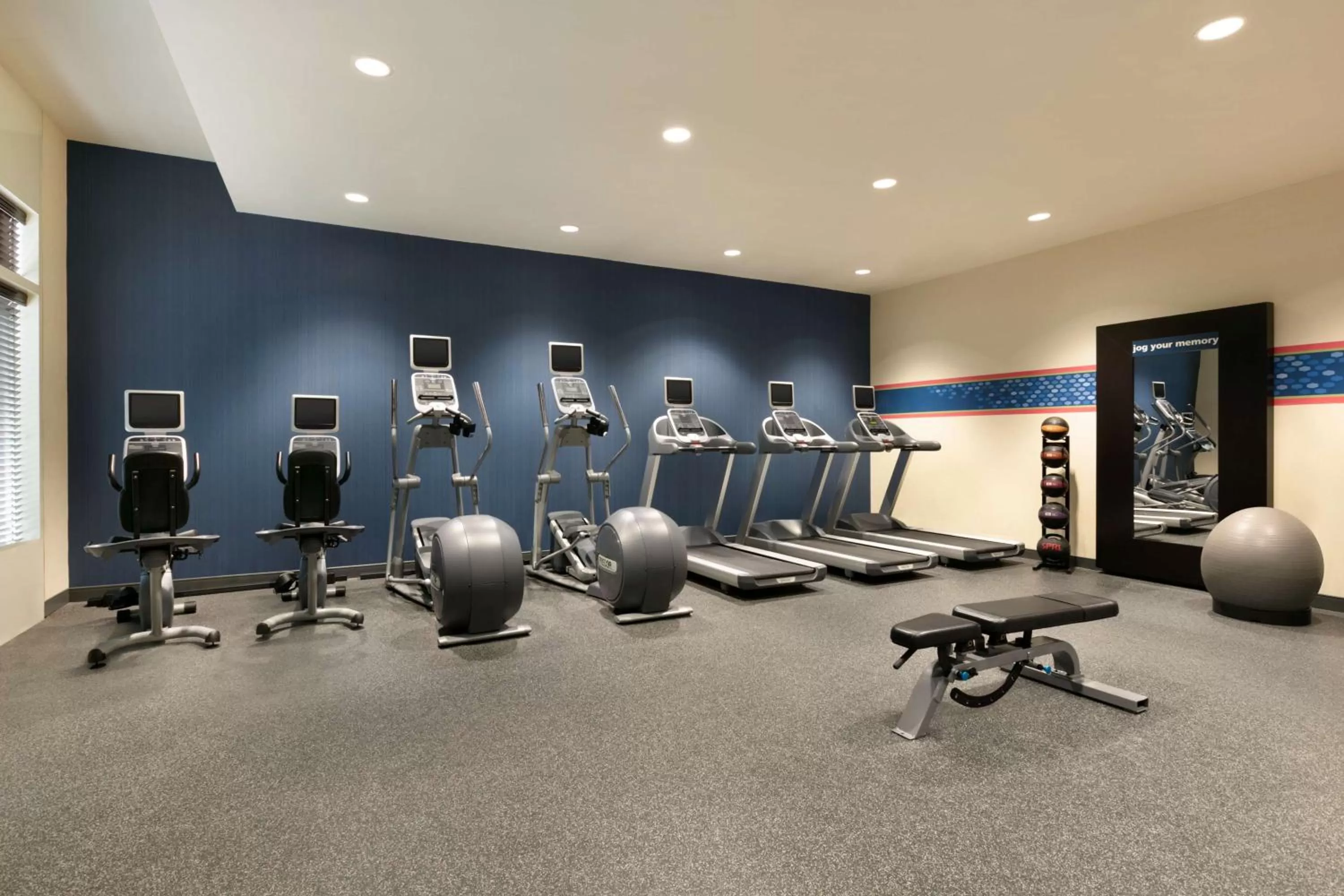 Fitness centre/facilities in Hampton Inn New York - LaGuardia Airport