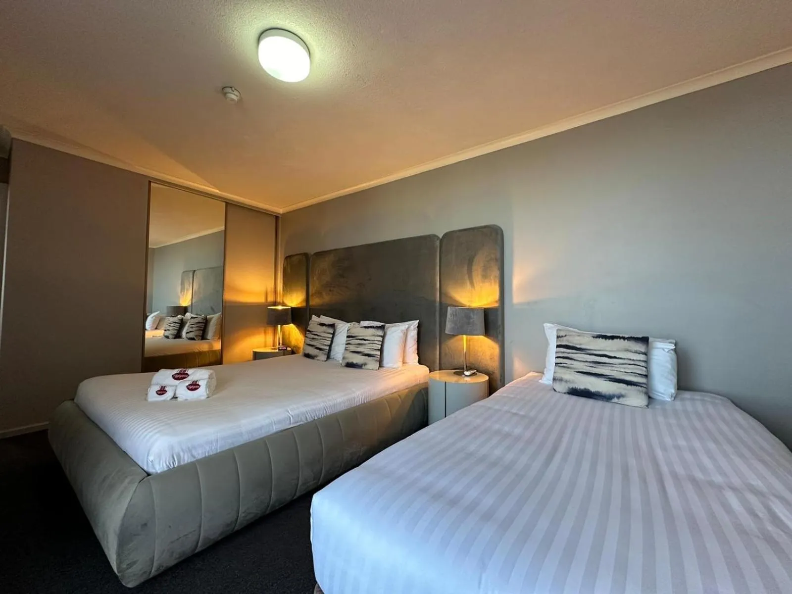 Family, Bed in Metro Hotel & Apartments Gladstone