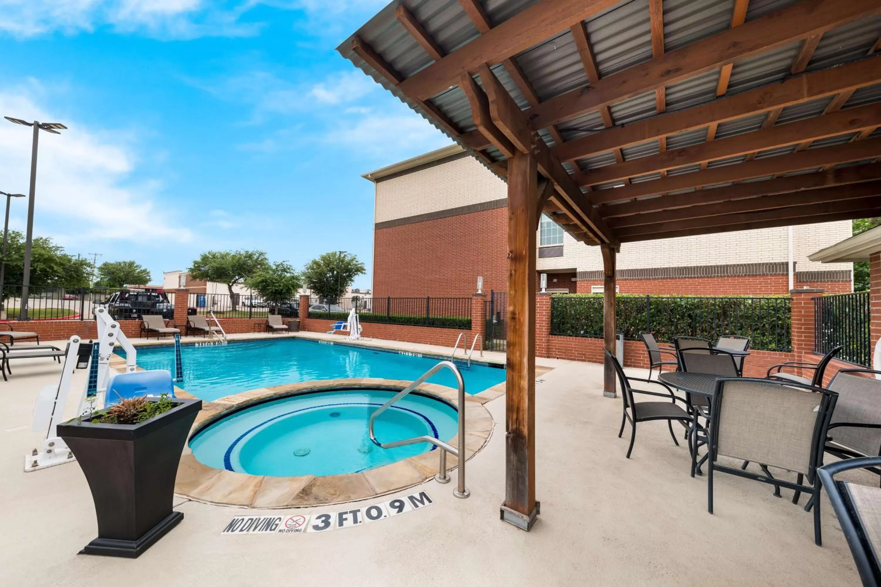 Hot Tub in Best Western Plus Lake Dallas Inn & Suites