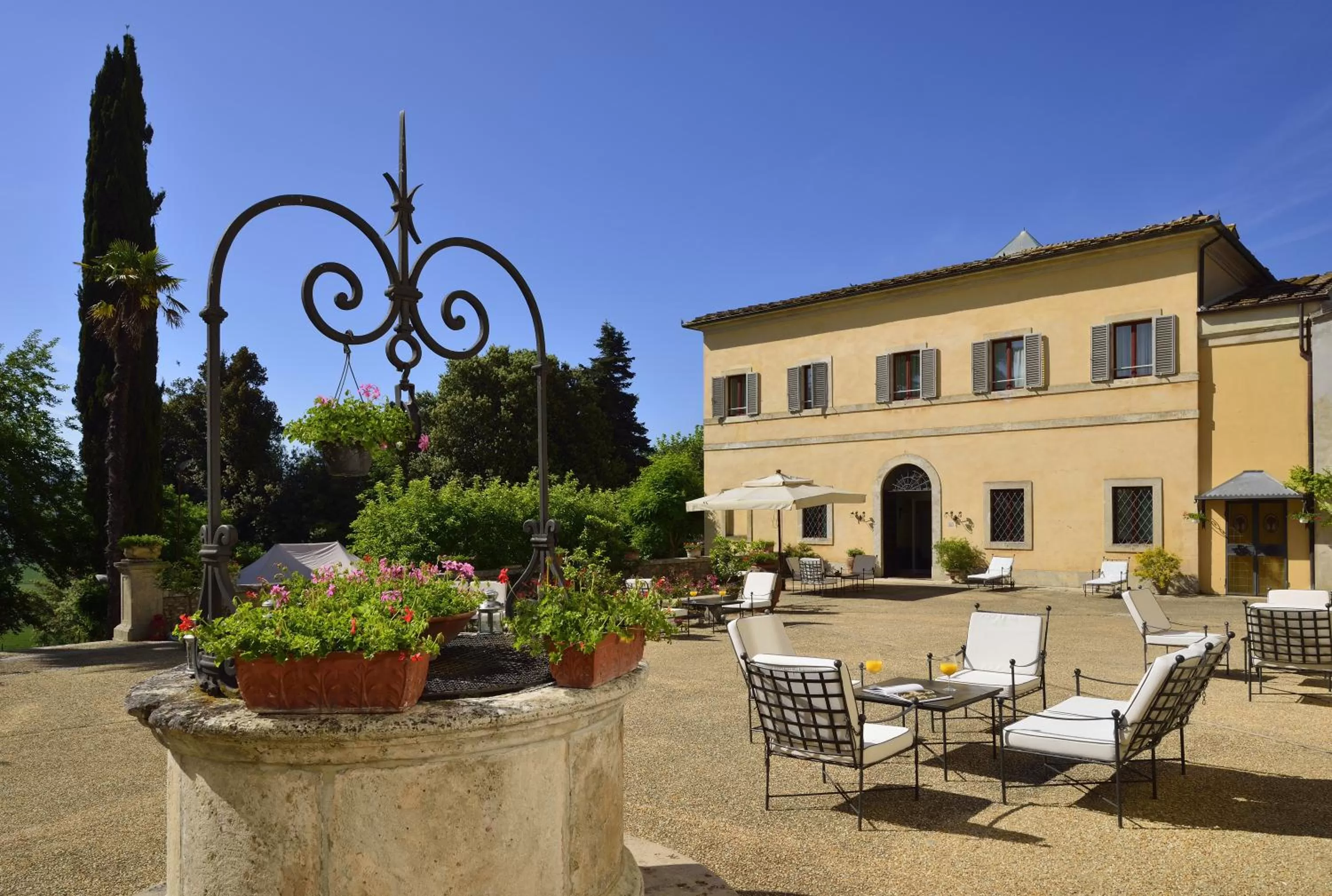 Facade/entrance in Villa Sabolini