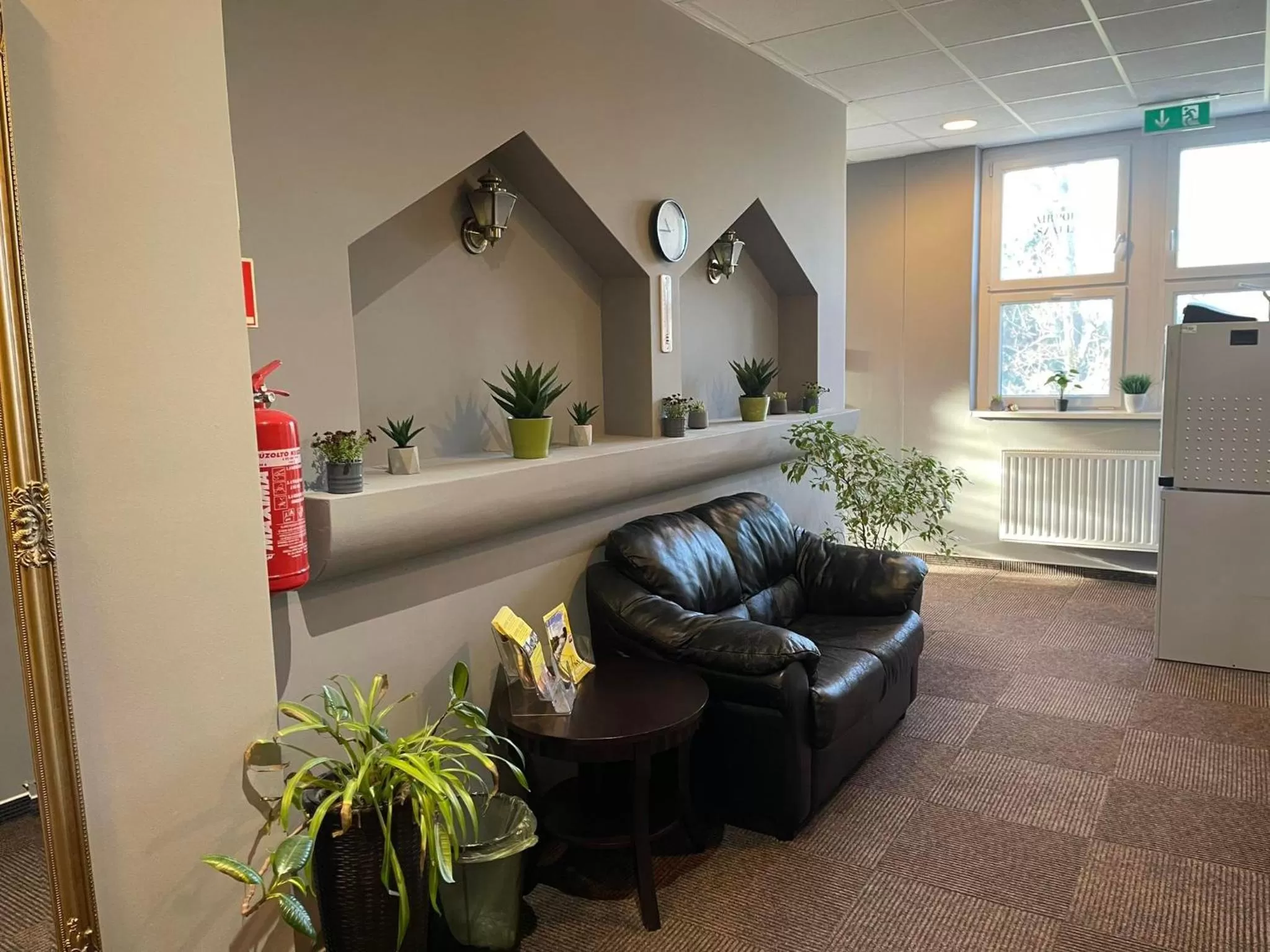 Communal lounge/ TV room in Airport Szálló