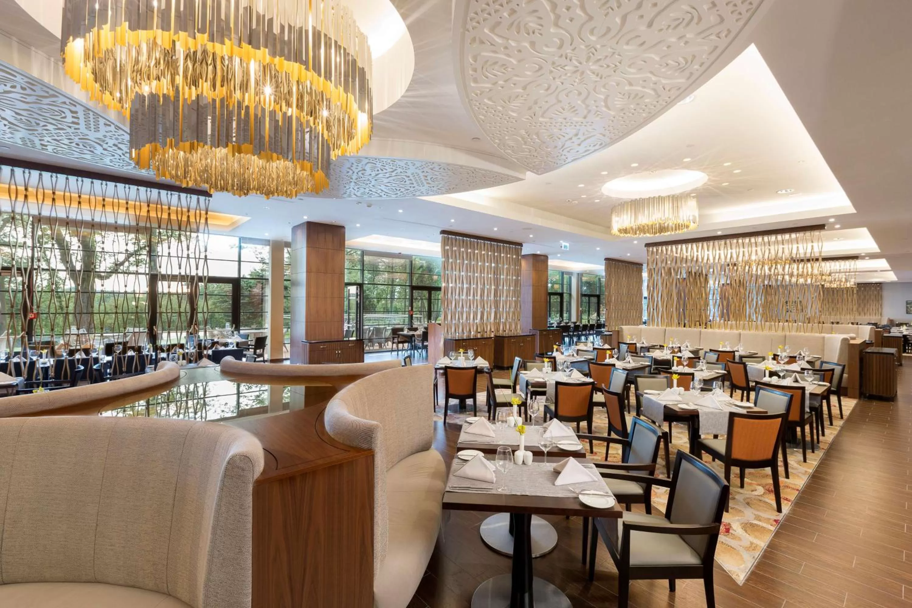 Restaurant/places to eat in DoubleTree by Hilton Hotel & Conference Centre Warsaw