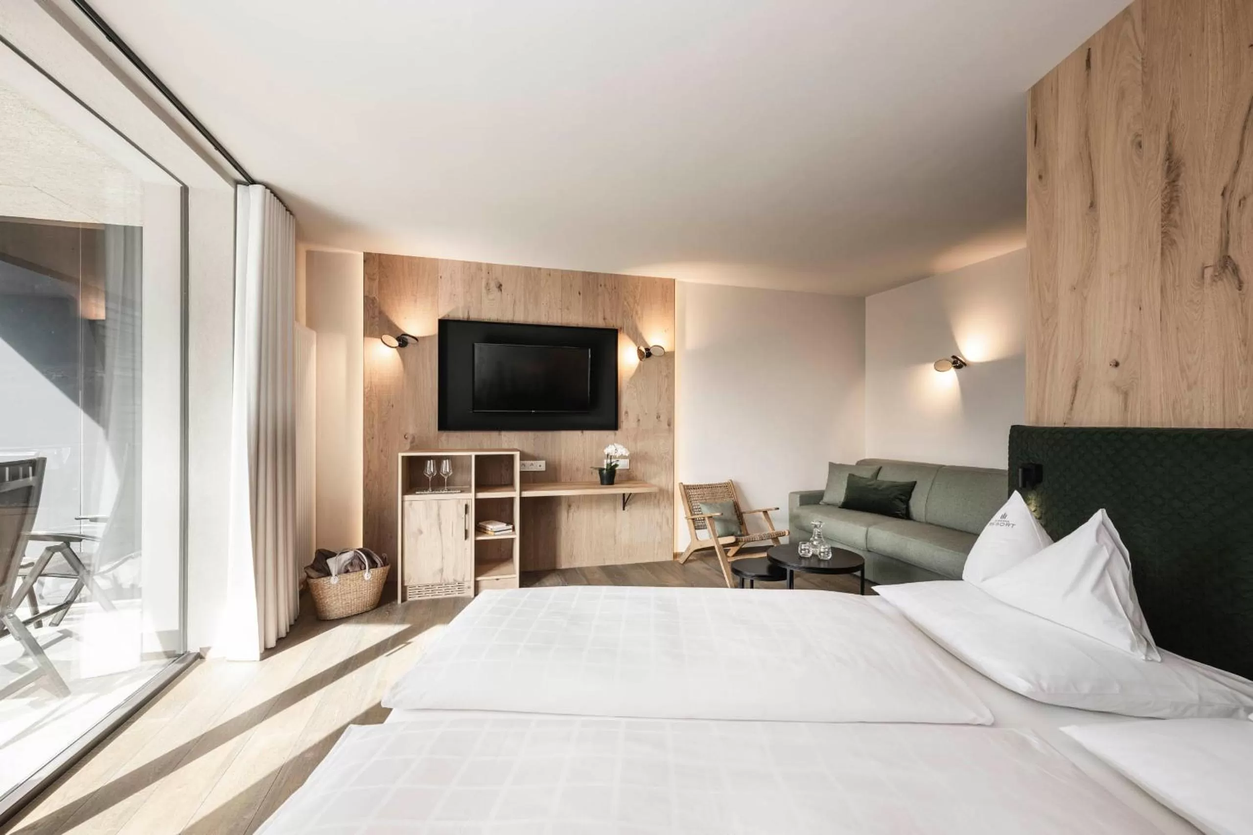 Living room, Bed in Schenna Resort