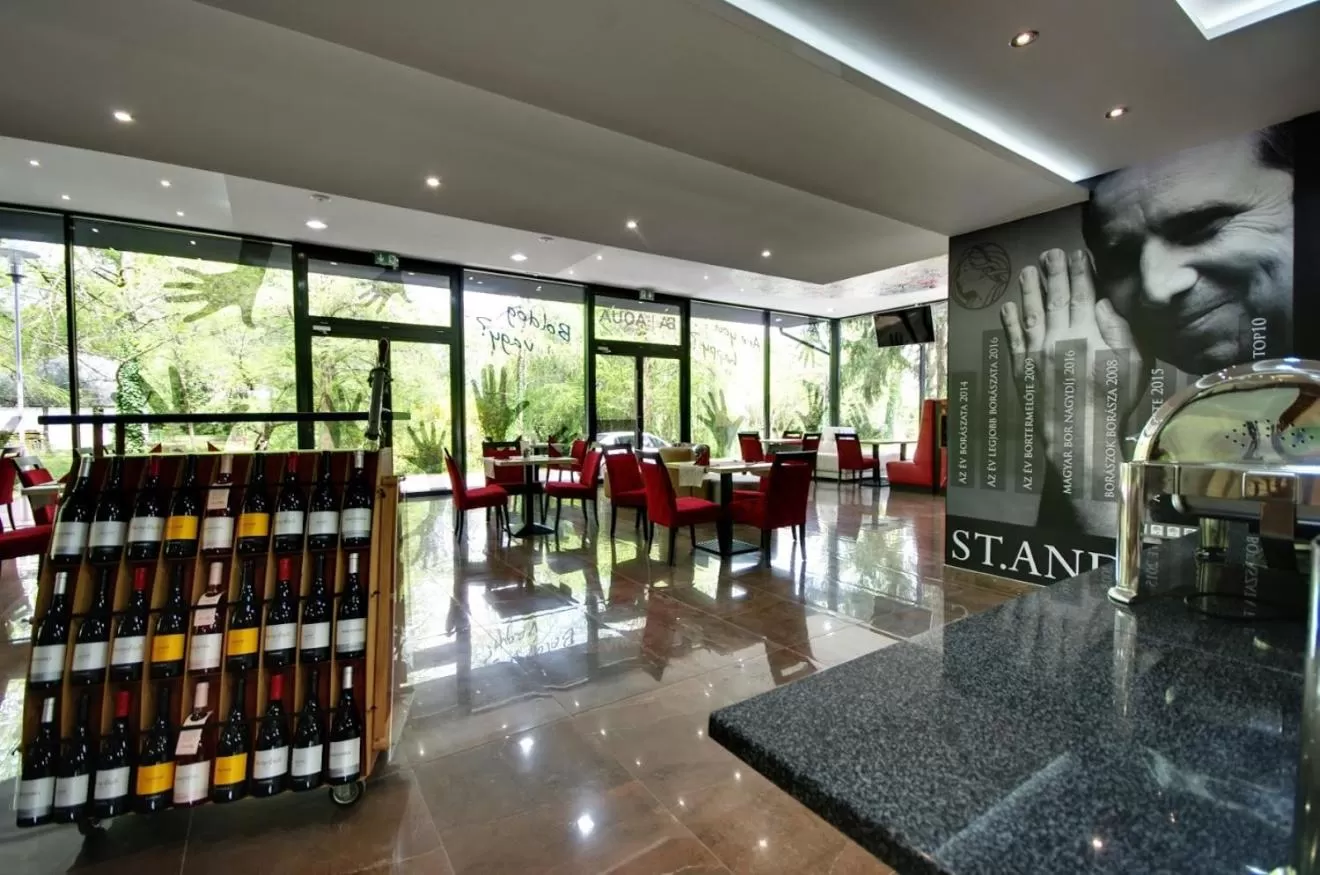 Food and drinks in Aqua Hotel