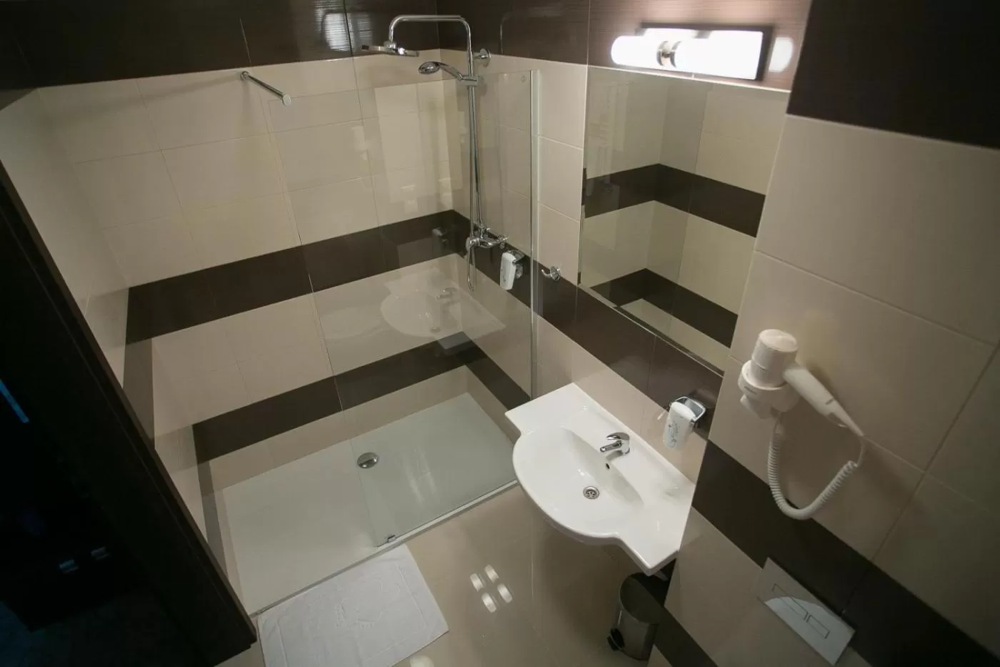 Shower in Hotel Luxor