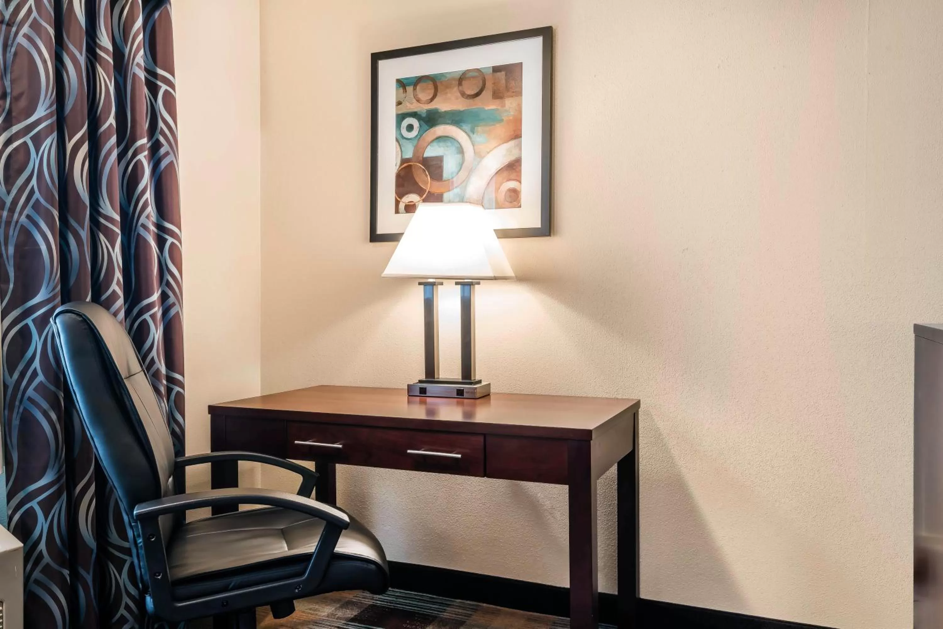 Bedroom in Oasis Inn Tacoma