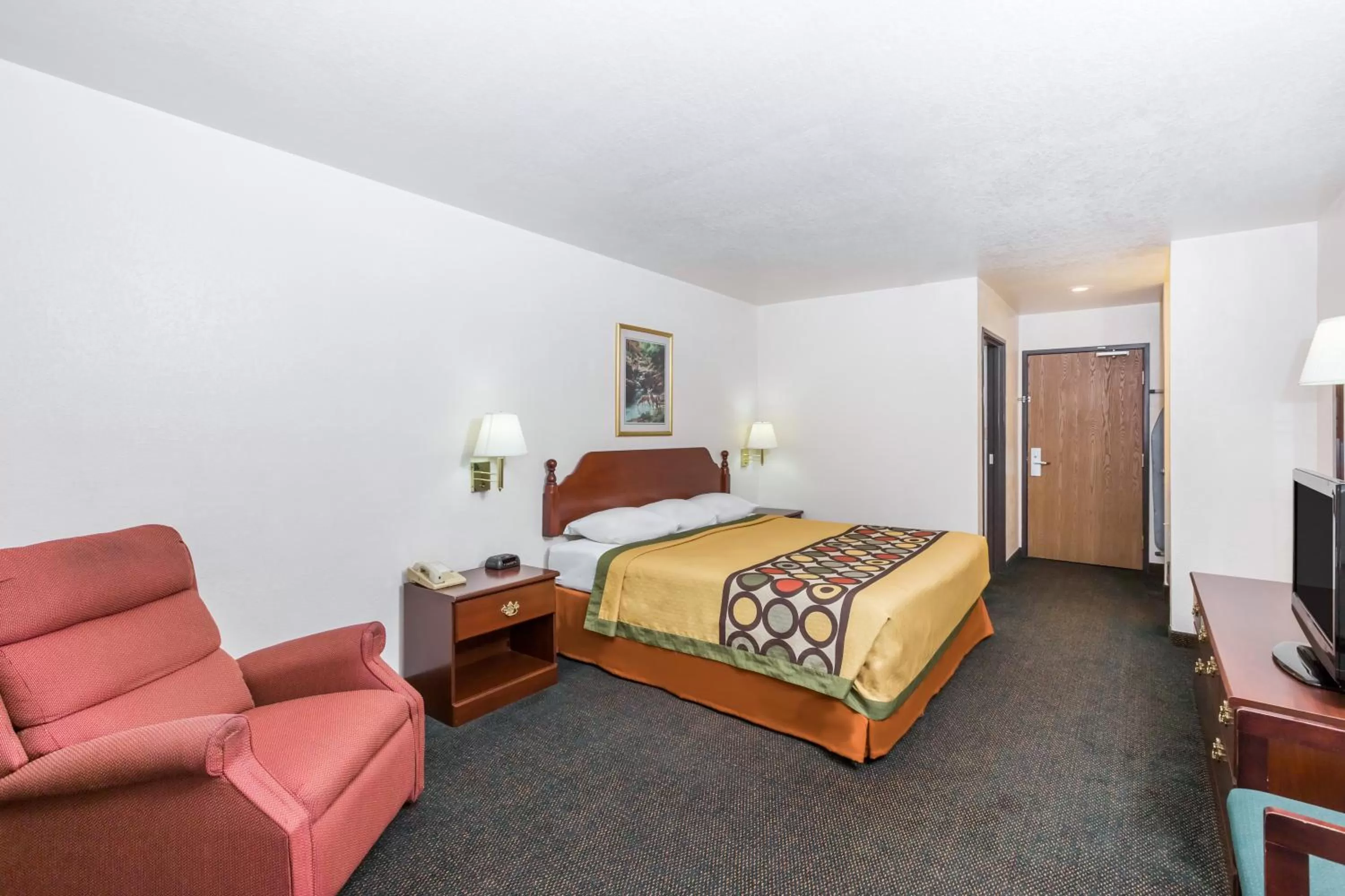 Property building, Bed in Super 8 by Wyndham Holton