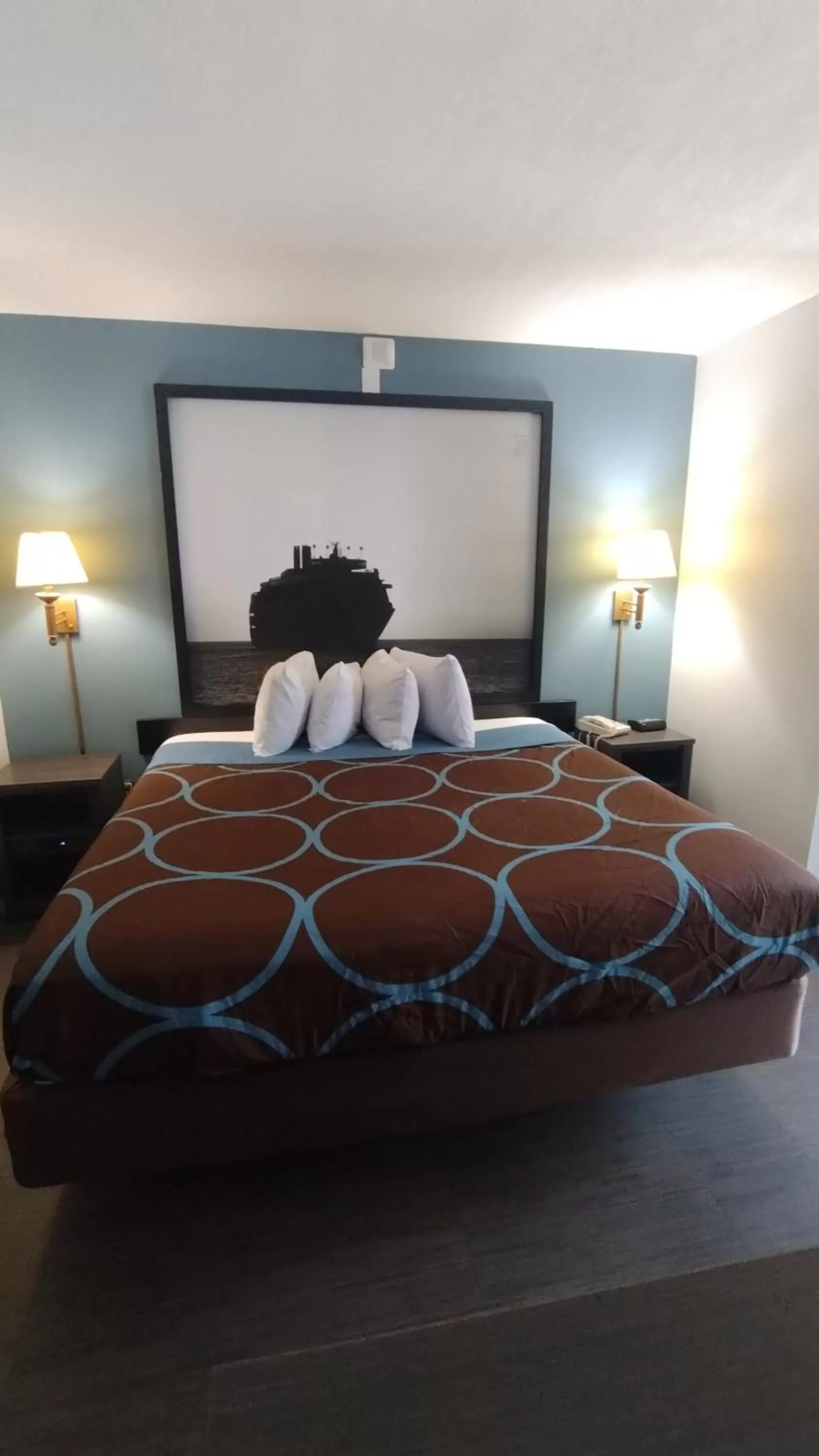 Bed in Super 8 Motel by Wyndham near Fort Lauderdale Arpt