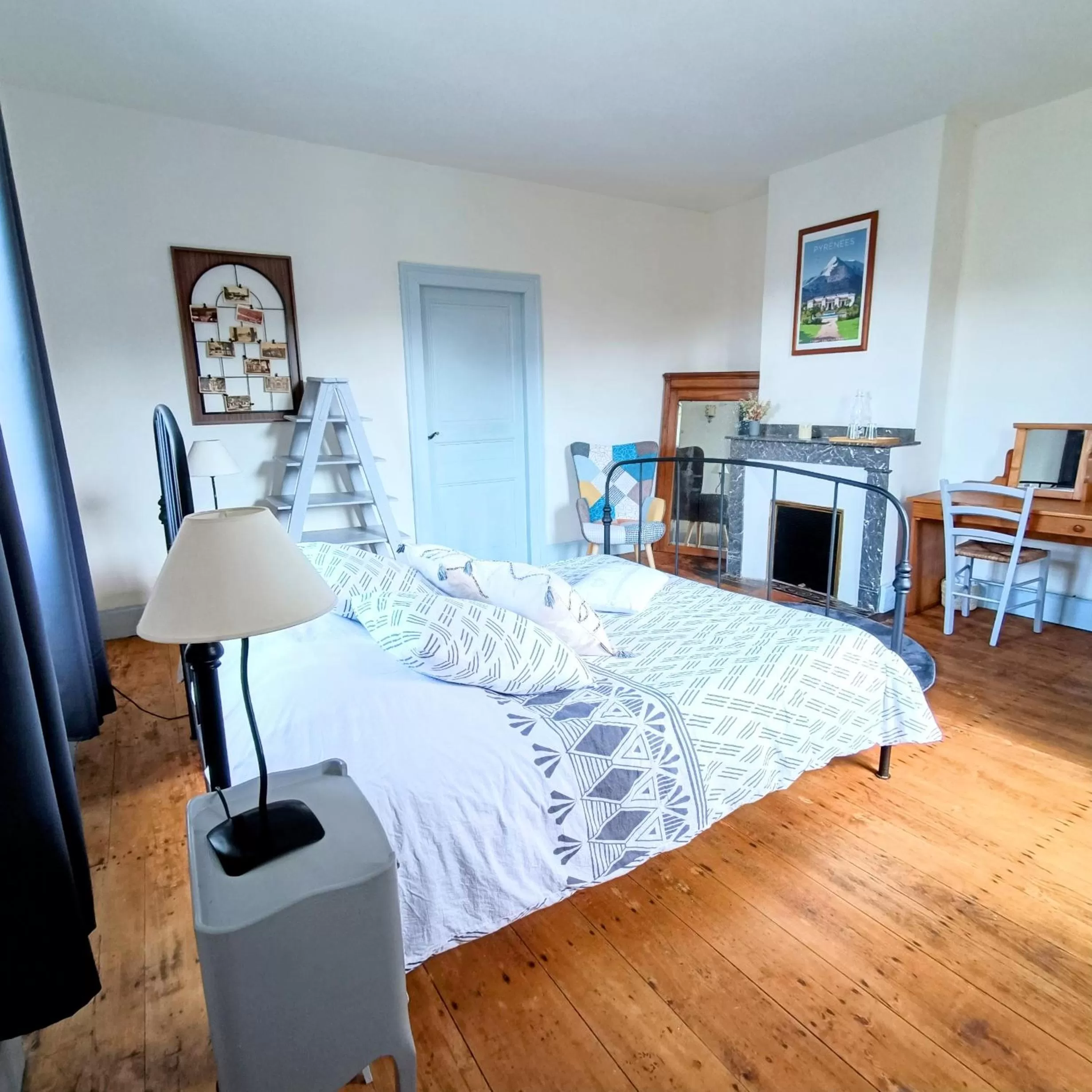 Photo of the whole room, Bed in Baladous