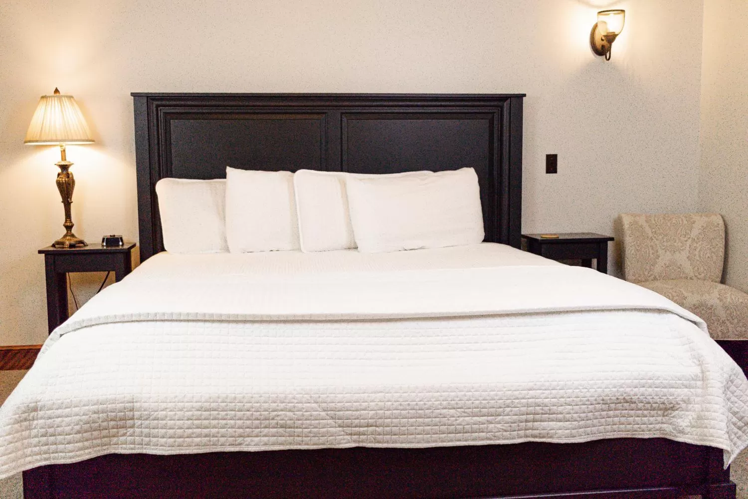 King Room with Spa Bath in Hillside Inn