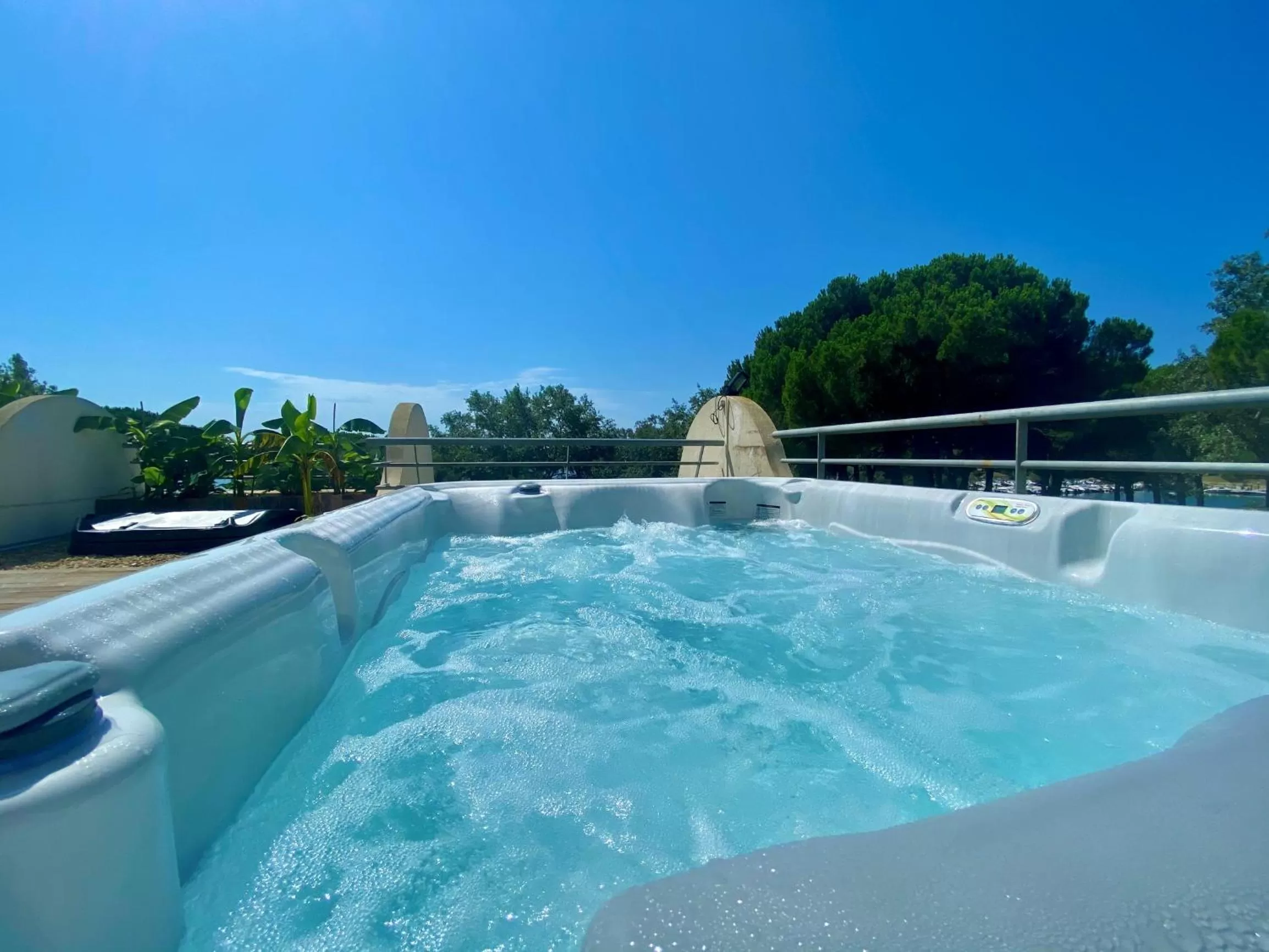 Hot Tub in GOLF HOTEL