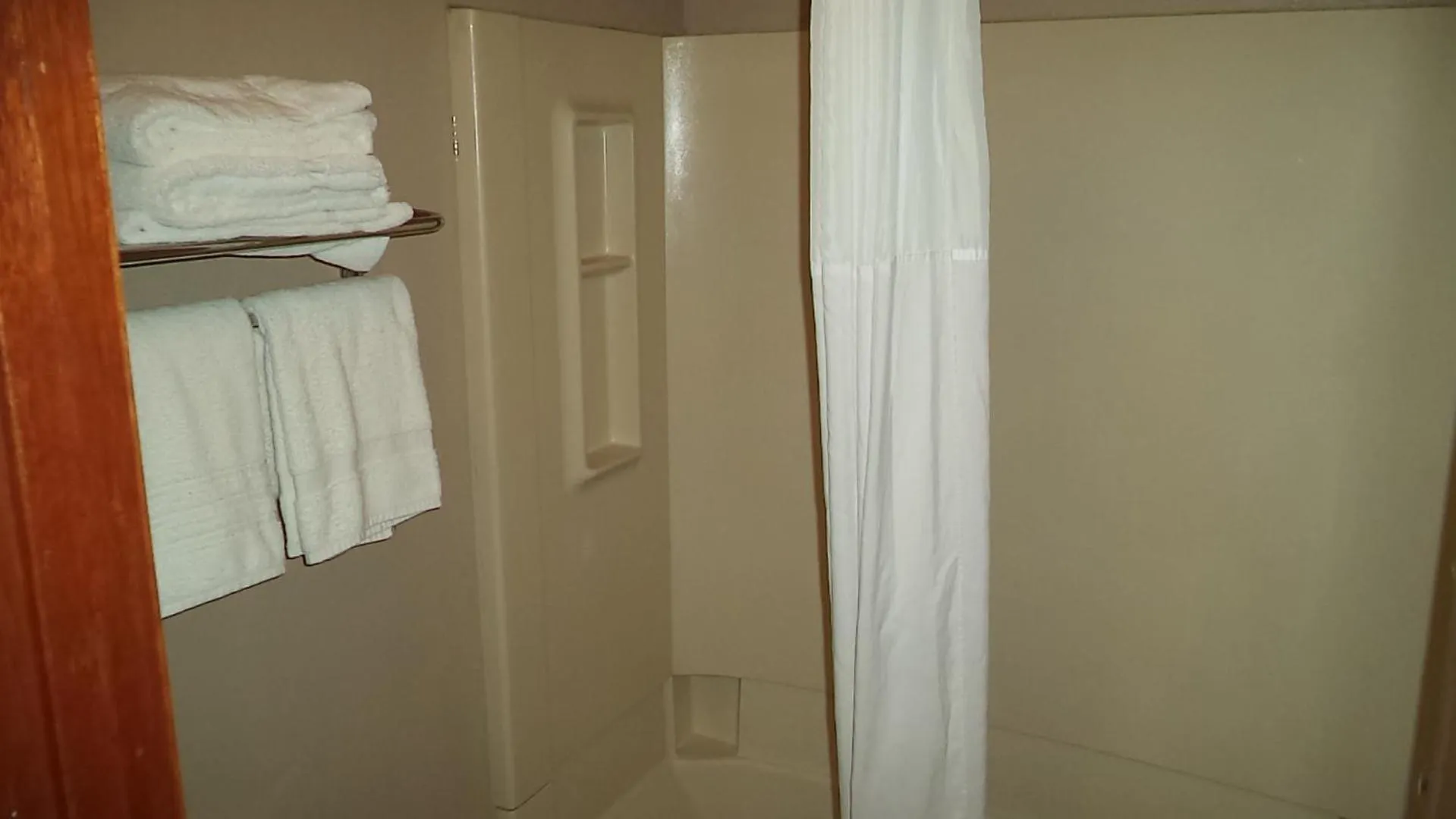 Bathroom in Days Inn by Wyndham Maumee/Toledo