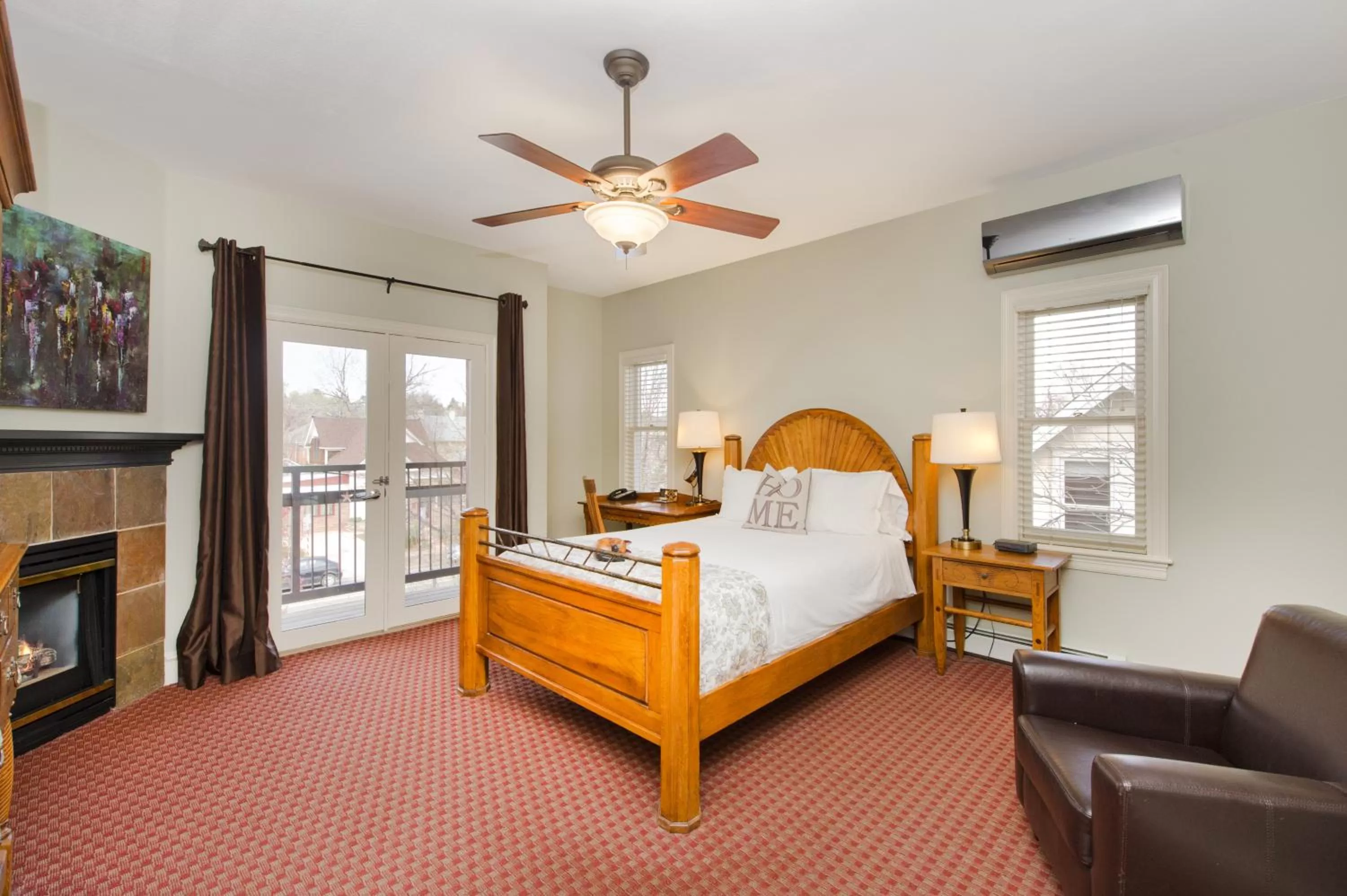 Photo of the whole room in The Bradley Boulder Inn