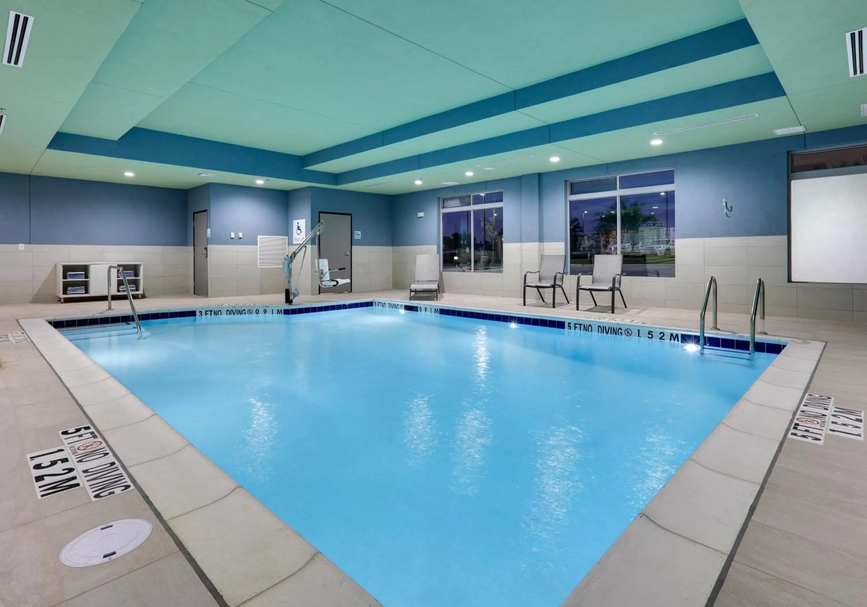 Swimming pool in Holiday Inn Express & Suites - Plano - The Colony by IHG