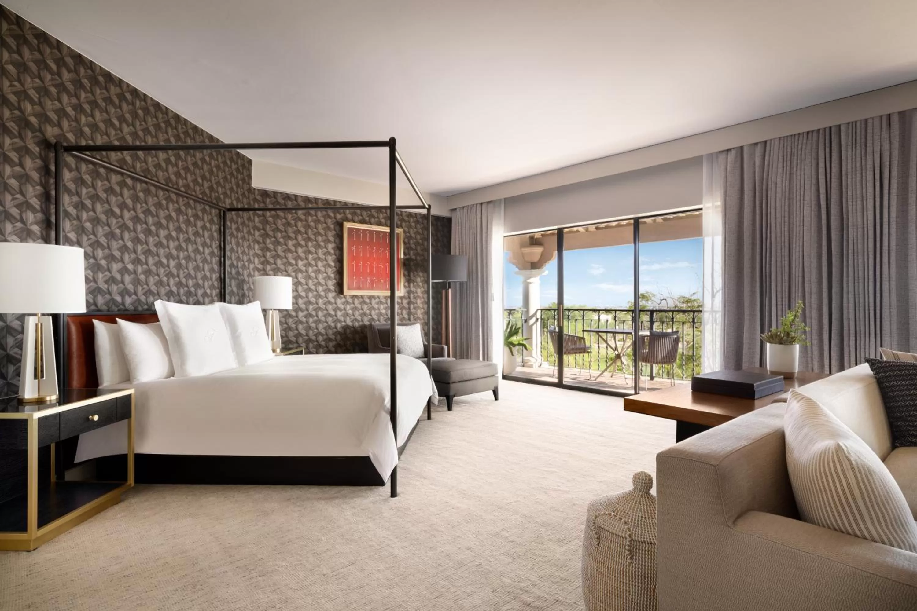 Bedroom, Bed in Fairmont Scottsdale Princess