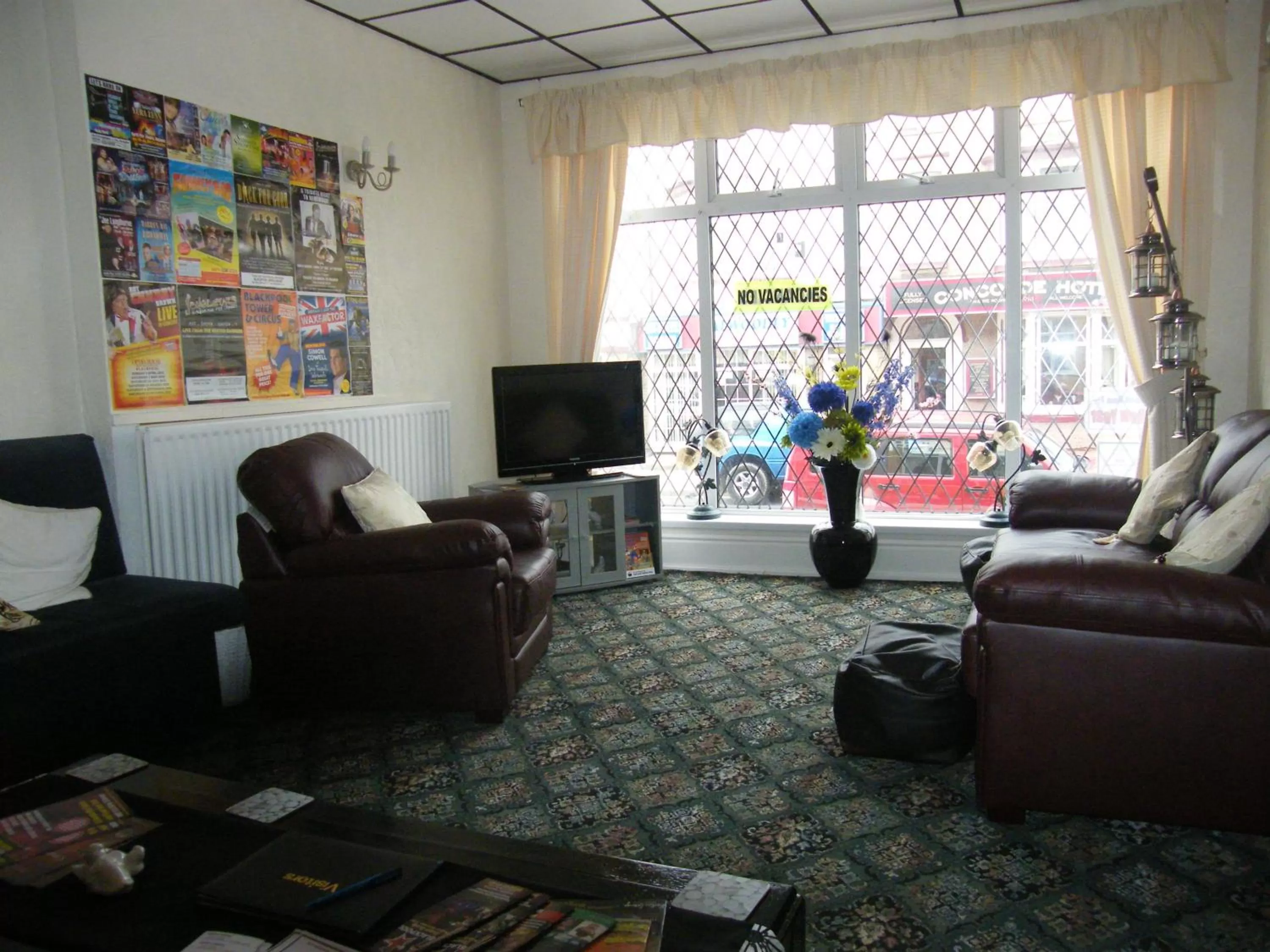 Communal lounge/ TV room, Seating Area in Alondra Hotel