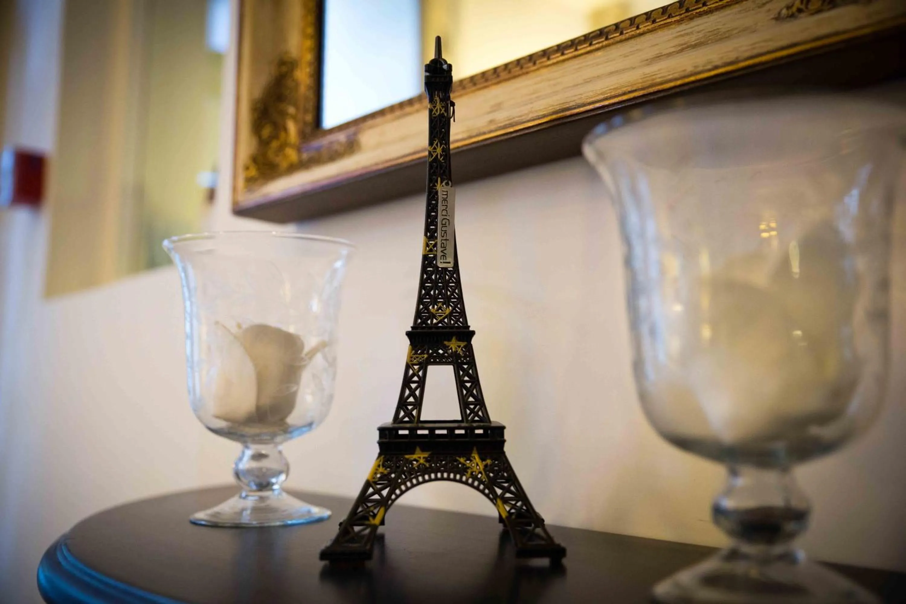 Decorative detail in Champerret Heliopolis