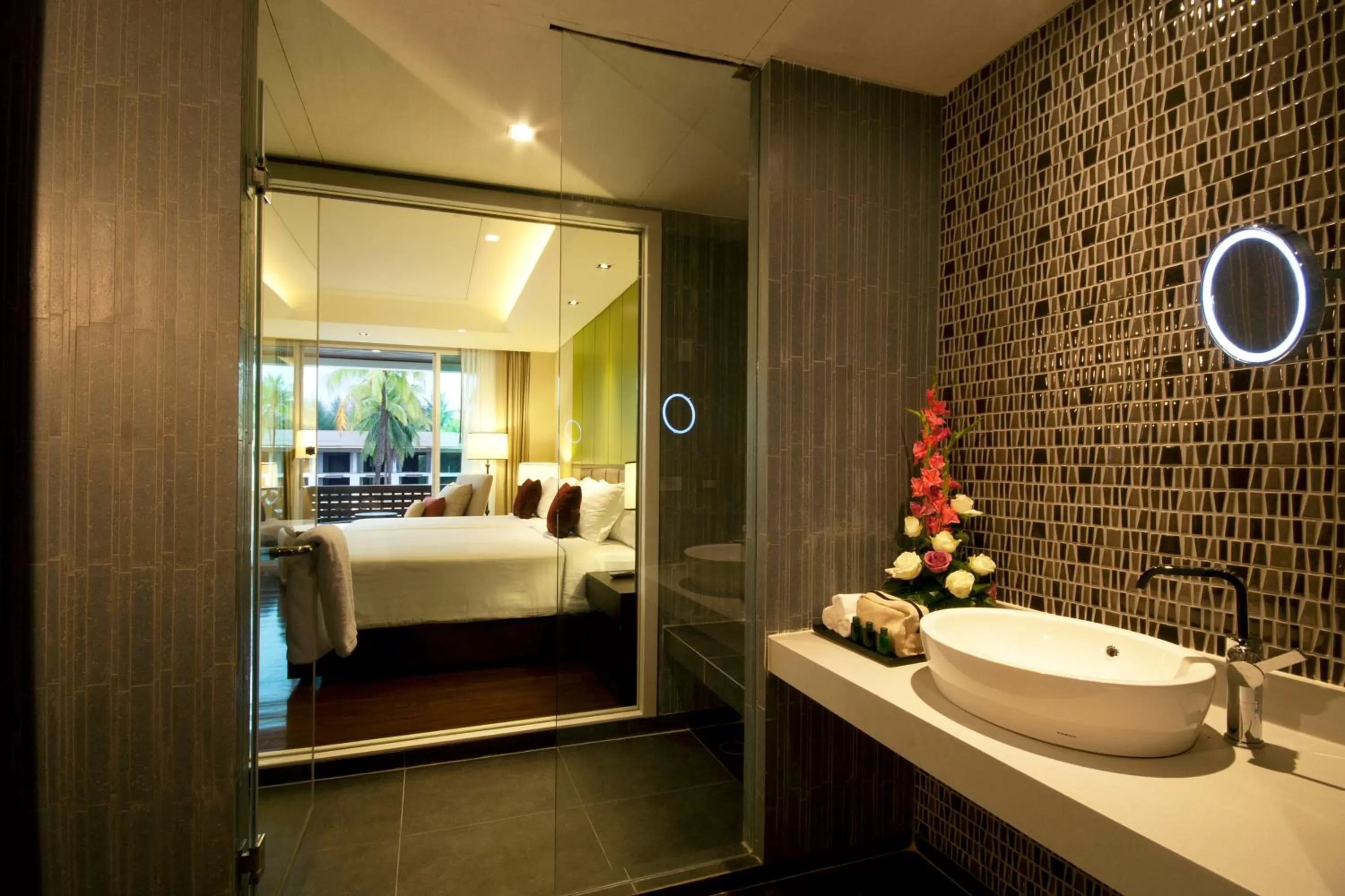 Bathroom, Bed in Graceland Khaolak Beachfront Resort