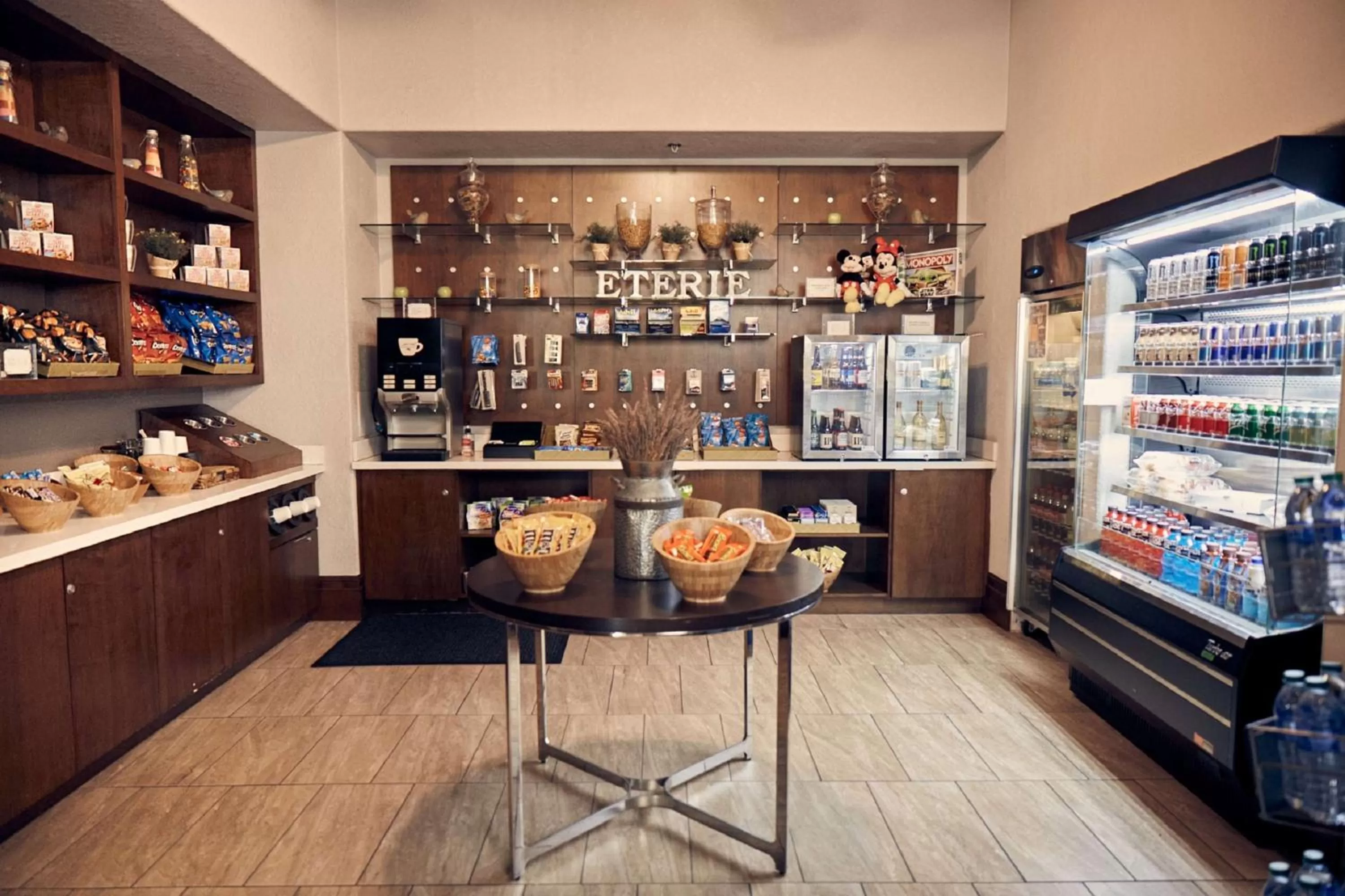 Restaurant/places to eat in Embassy Suites by Hilton Los Angeles Downey