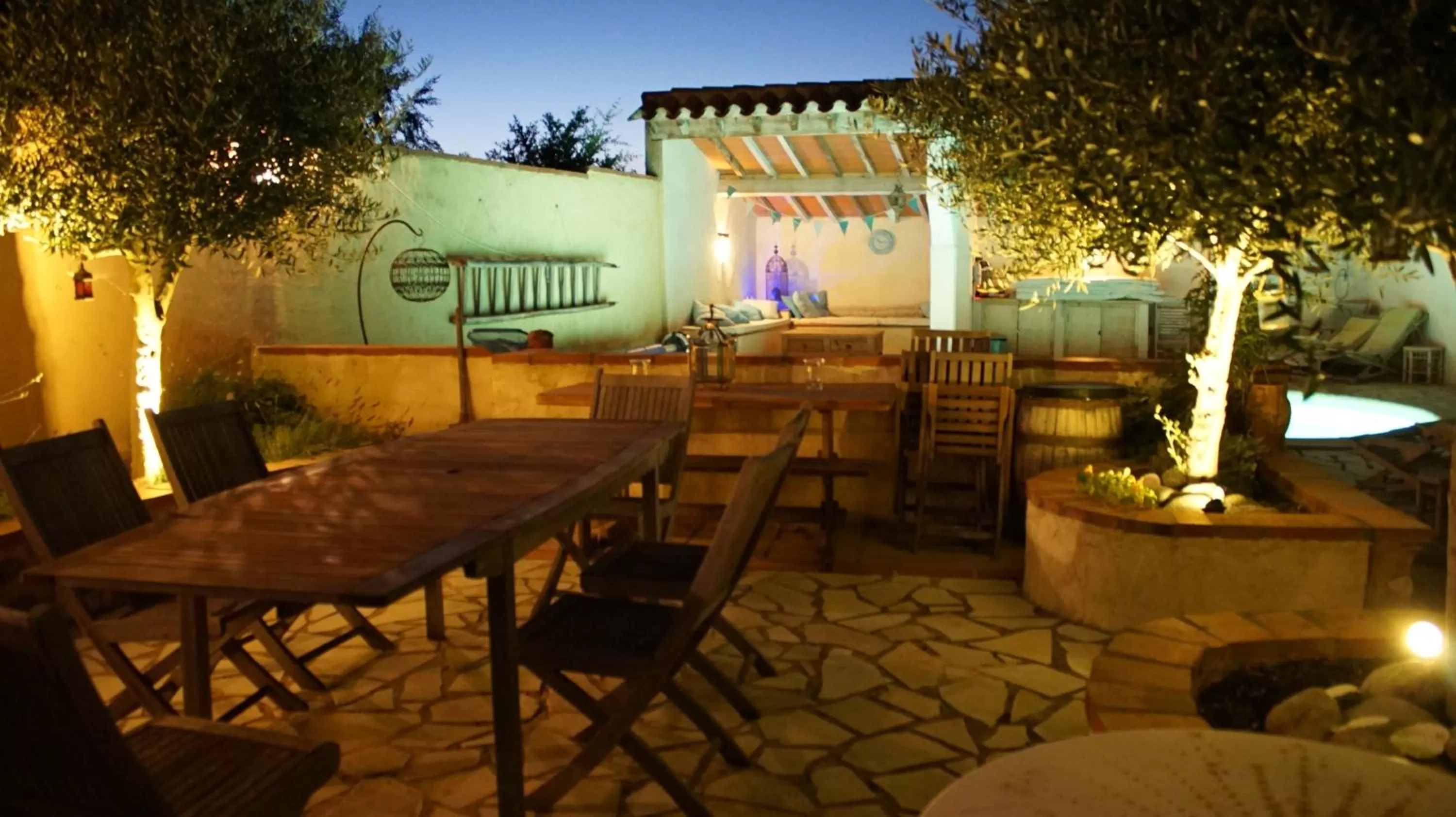 Restaurant/Places to Eat in Mas St. Joseph