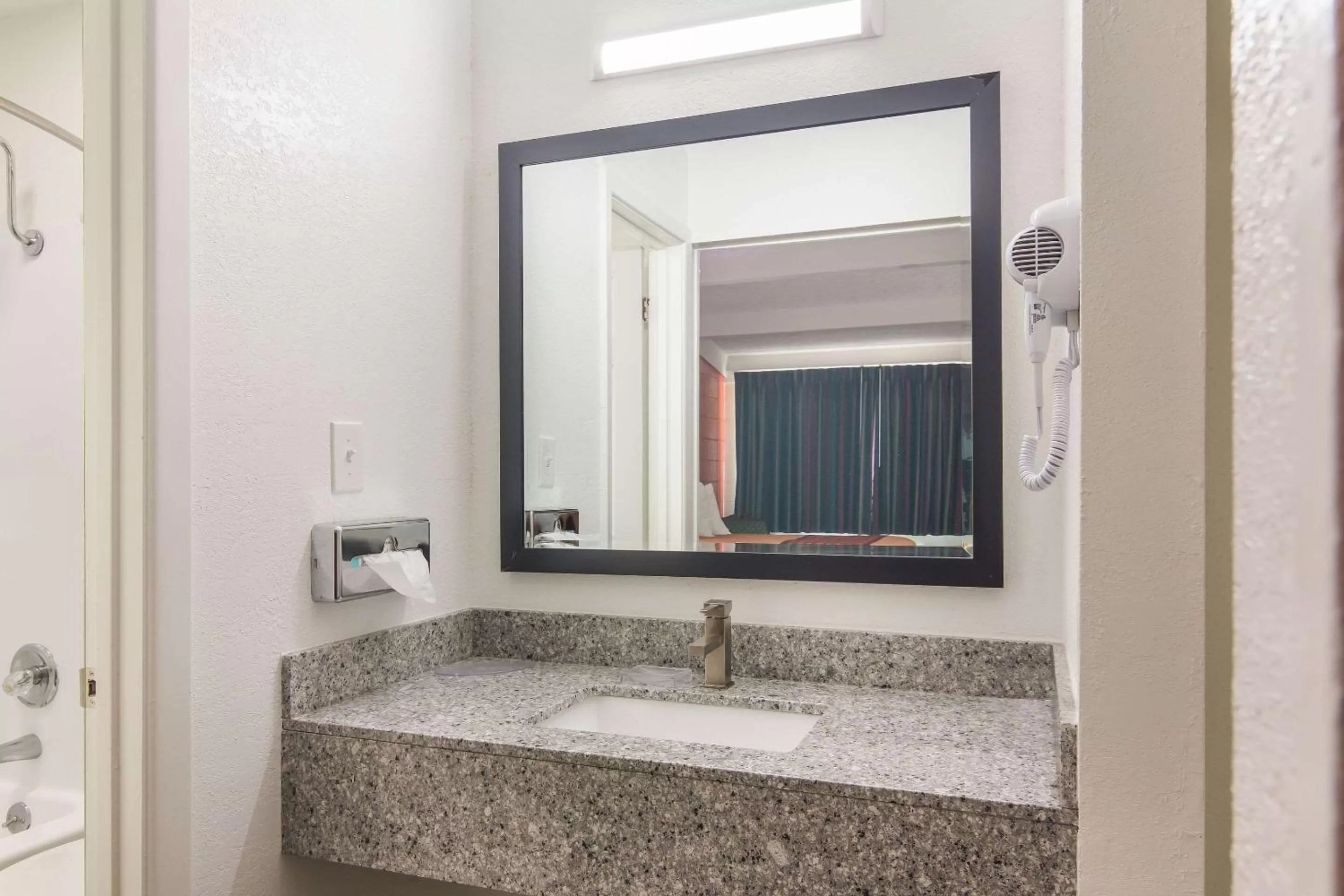 Bathroom in Rodeway Inn Nashville