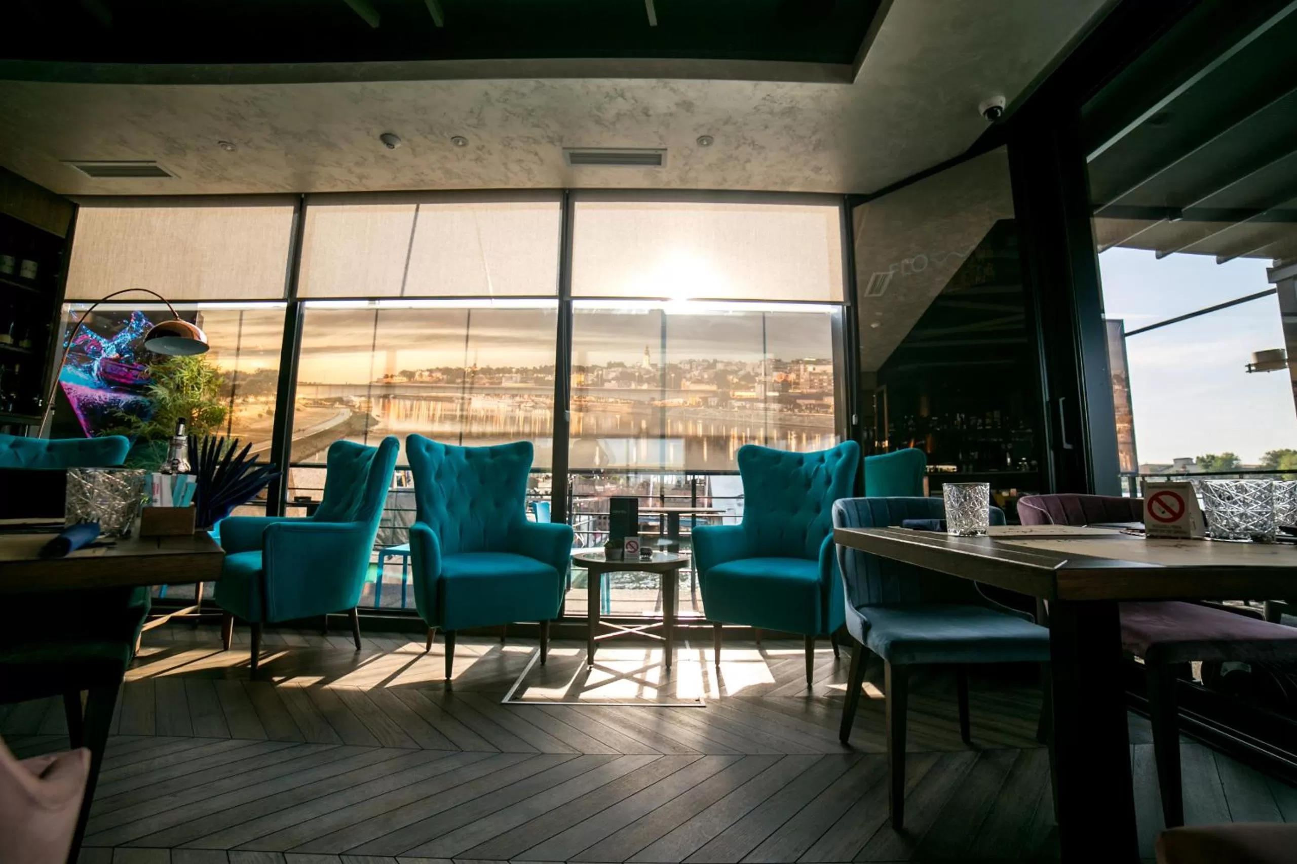 Restaurant/places to eat in FLOW