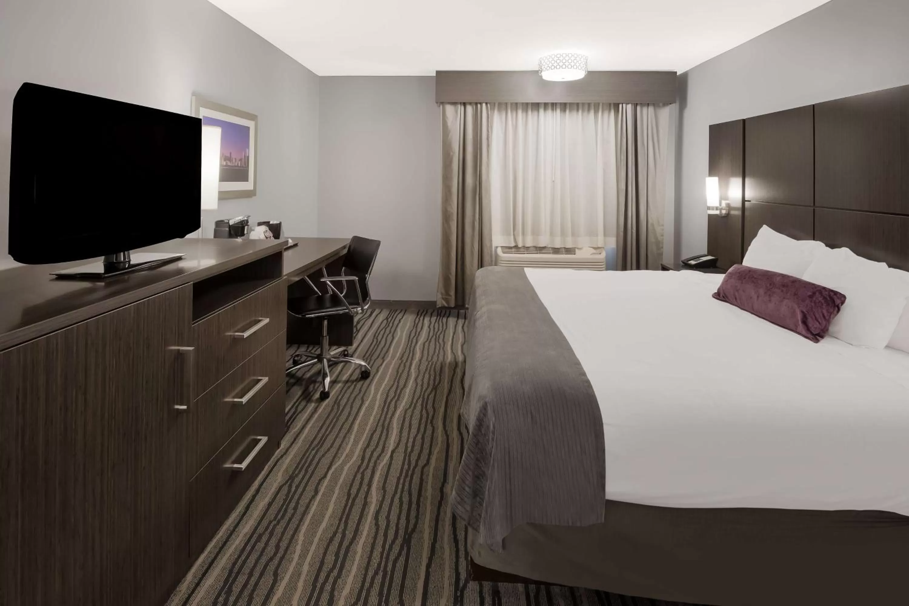 Bedroom, Bed in Best Western Riverside Inn