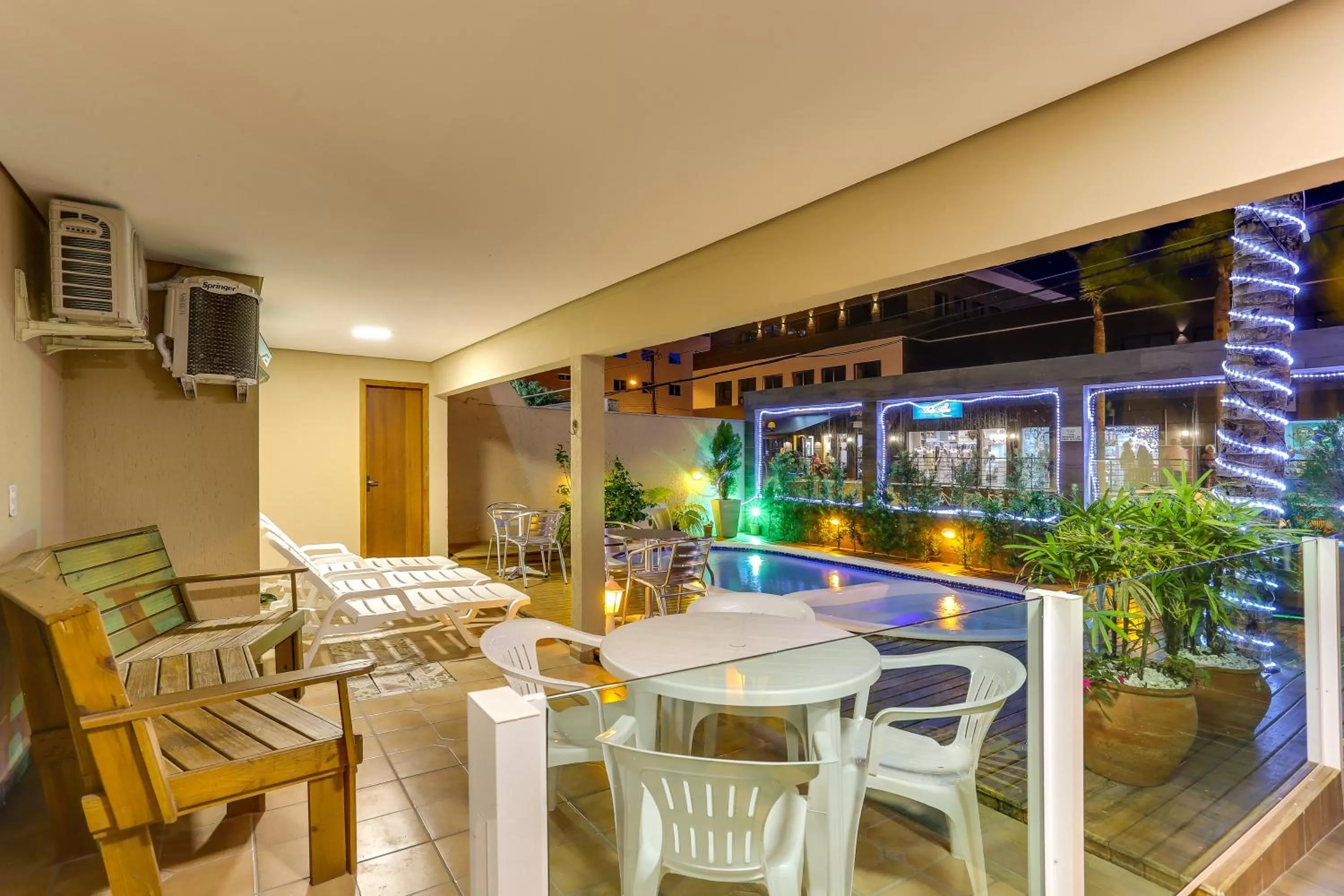 Pool view in Pousada Tissiano