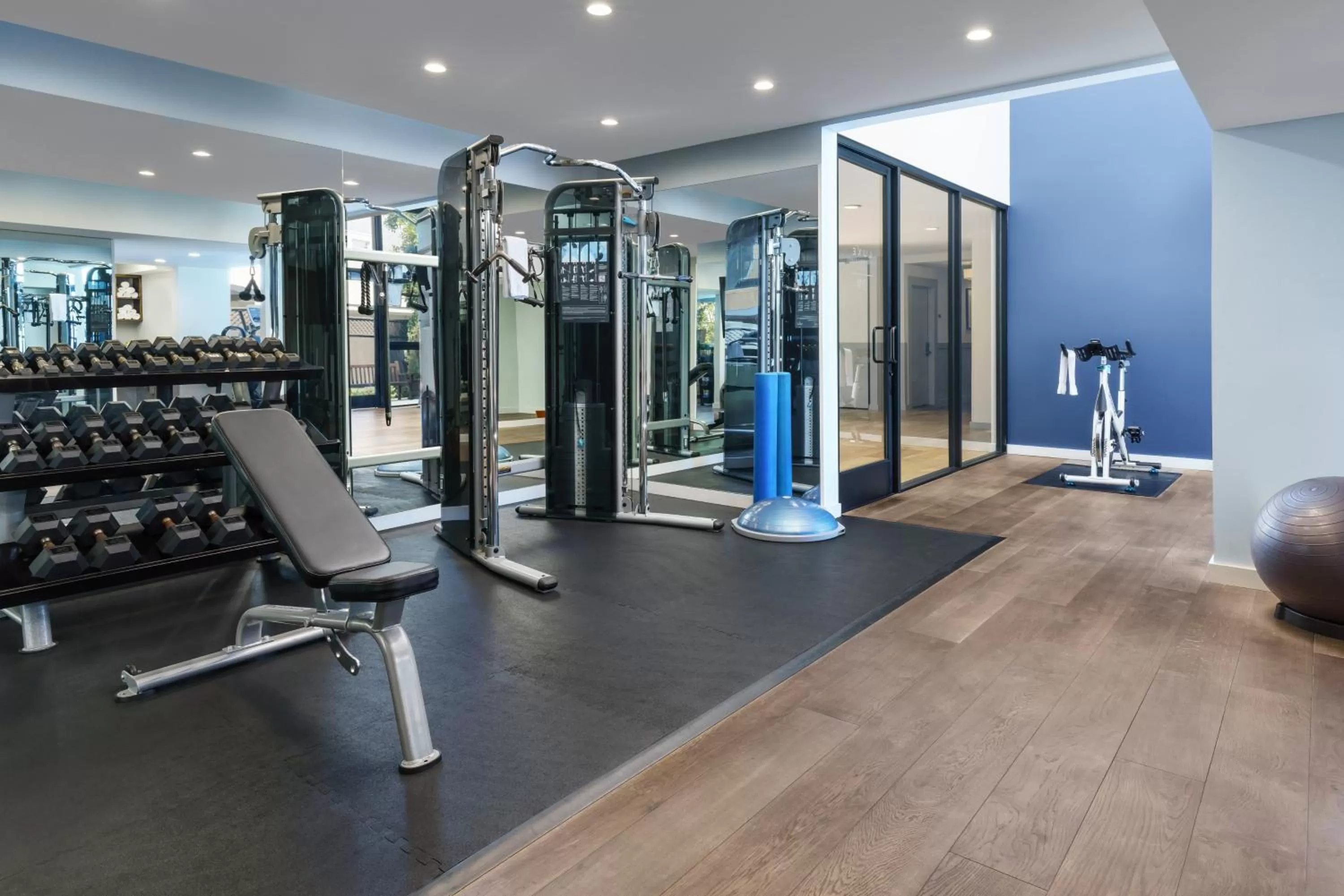 Fitness centre/facilities in Luxe Sunset Boulevard Hotel